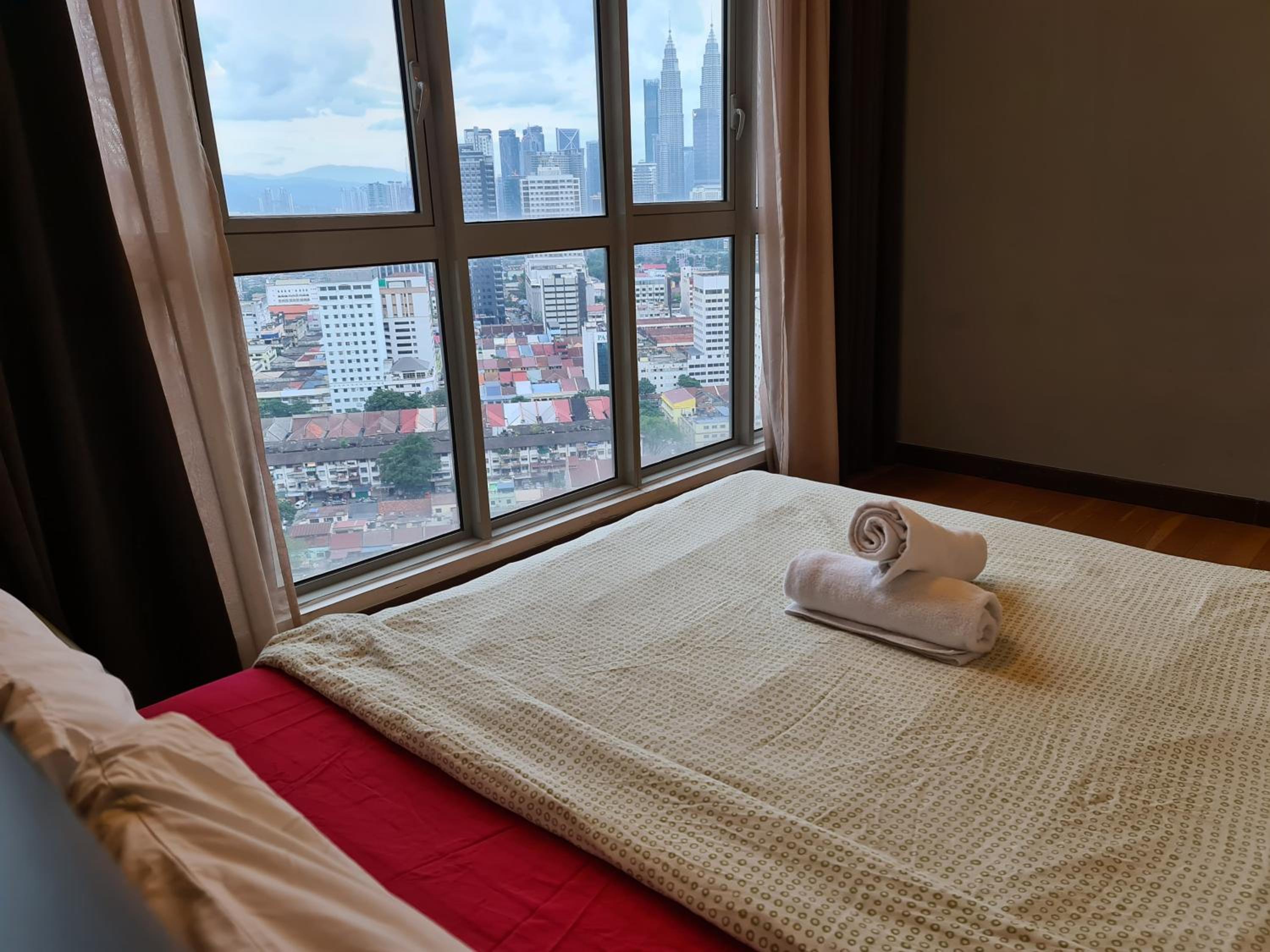 Regalia Residence KLCC View by iLuxHome