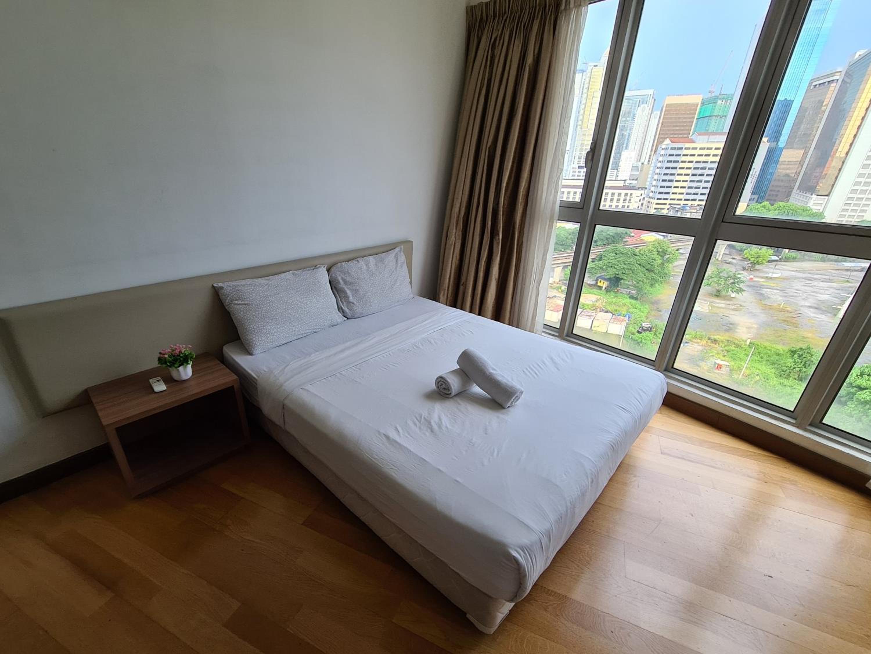 Regalia Residence KLCC View by iLuxHome