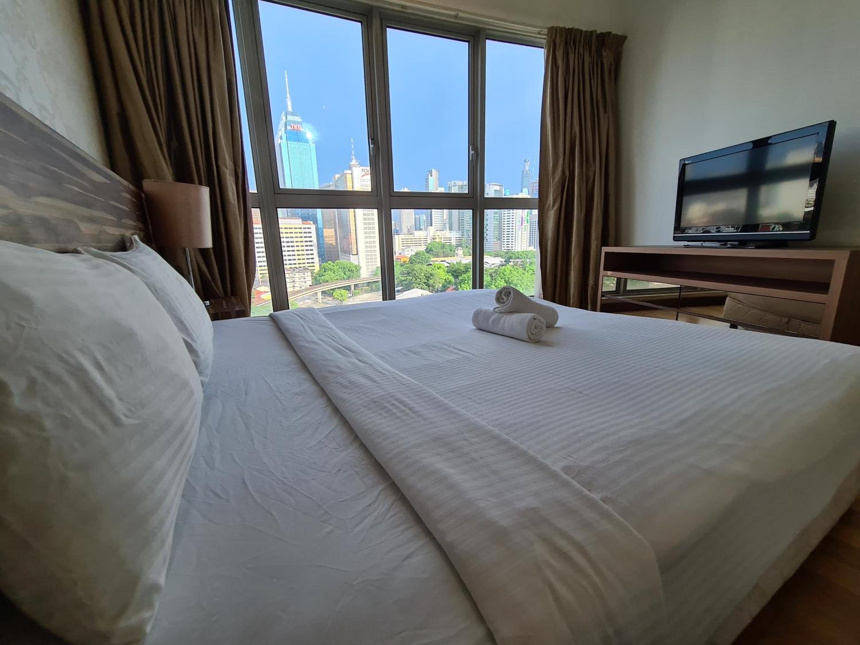 Regalia Residence KLCC View by iLuxHome