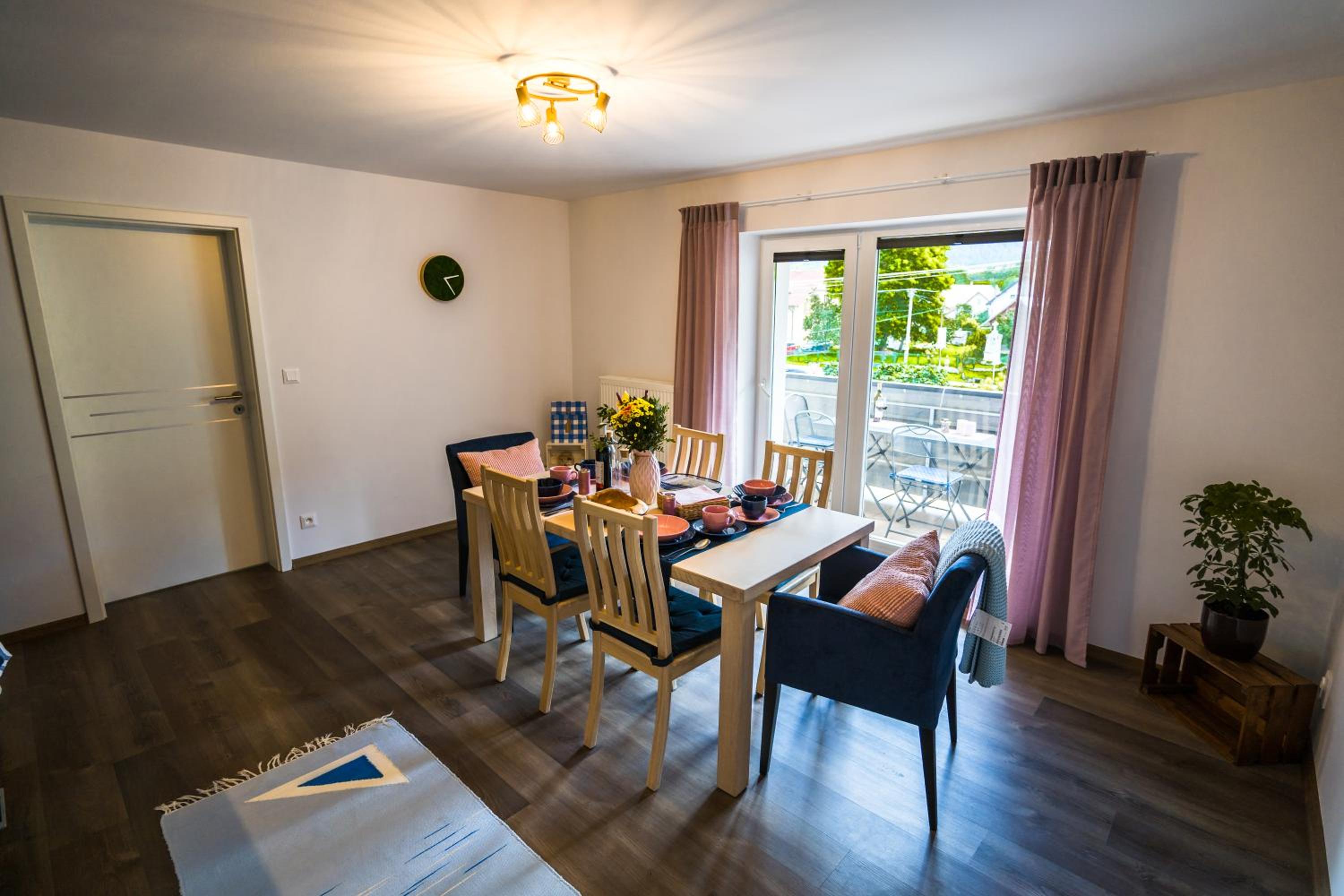 Luxury Mountain View Apartment view 5
