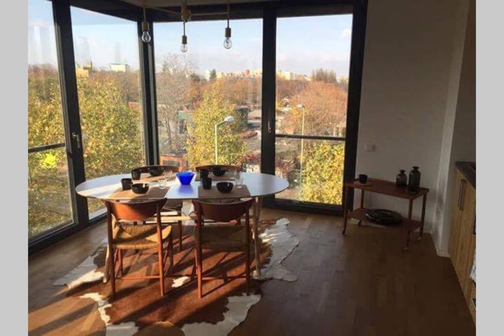 2 Bedroom Mauerpark-Apartment, Berlin Mitte View calendar