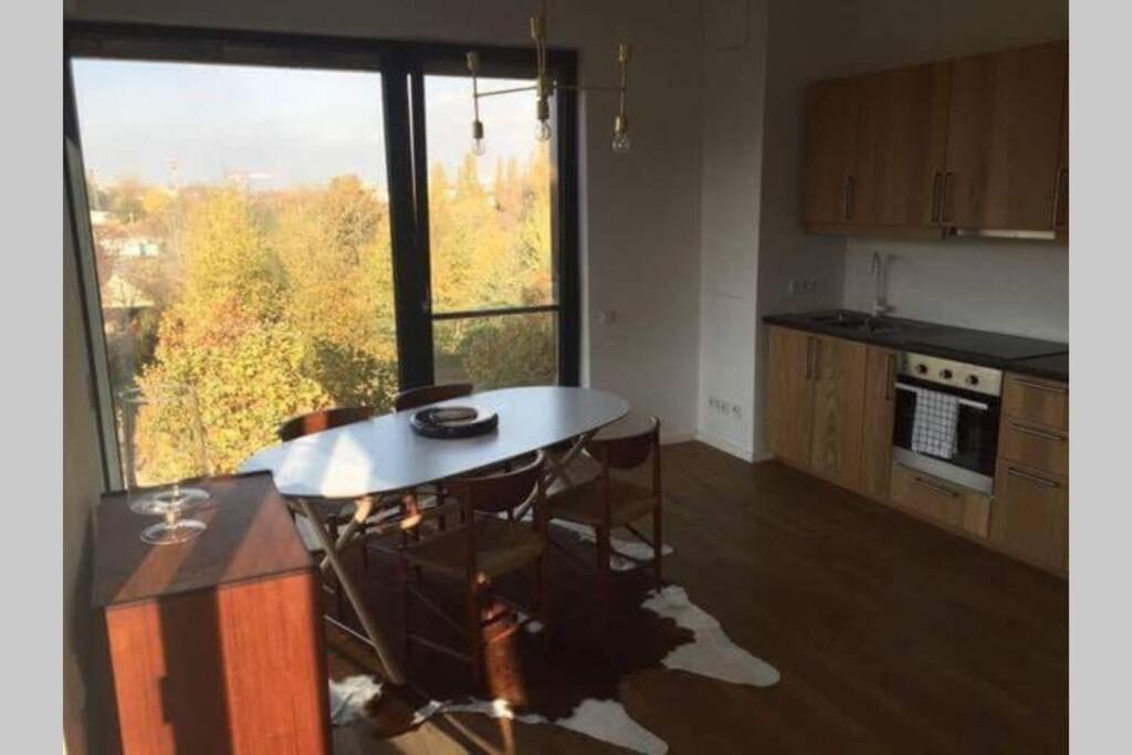 2 Bedroom Mauerpark-Apartment, Berlin Mitte View calendar