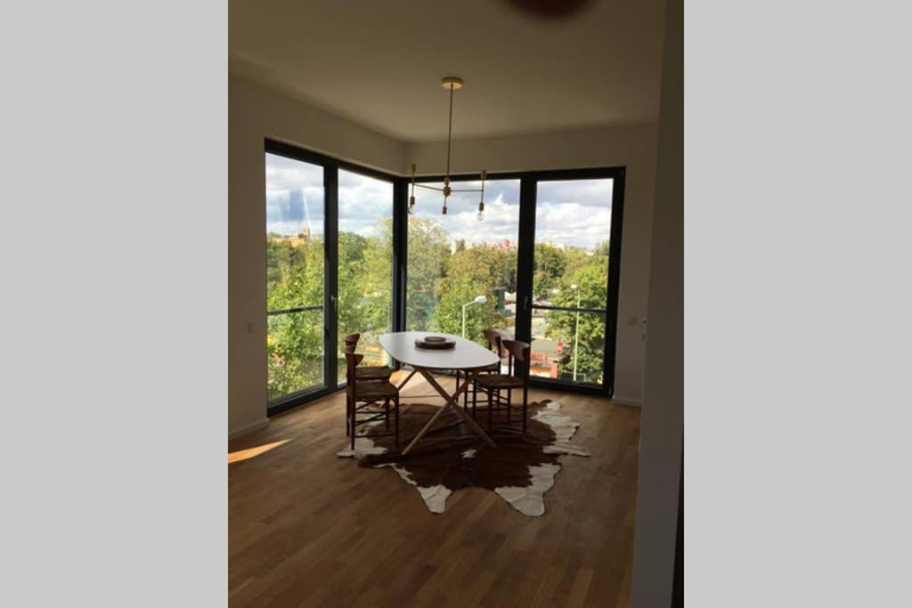 2 Bedroom Mauerpark-Apartment, Berlin Mitte View calendar