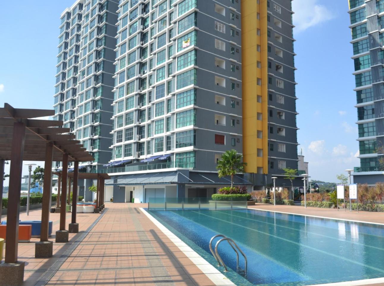 Vista Alam Studio Units - Pool, food court photo 6