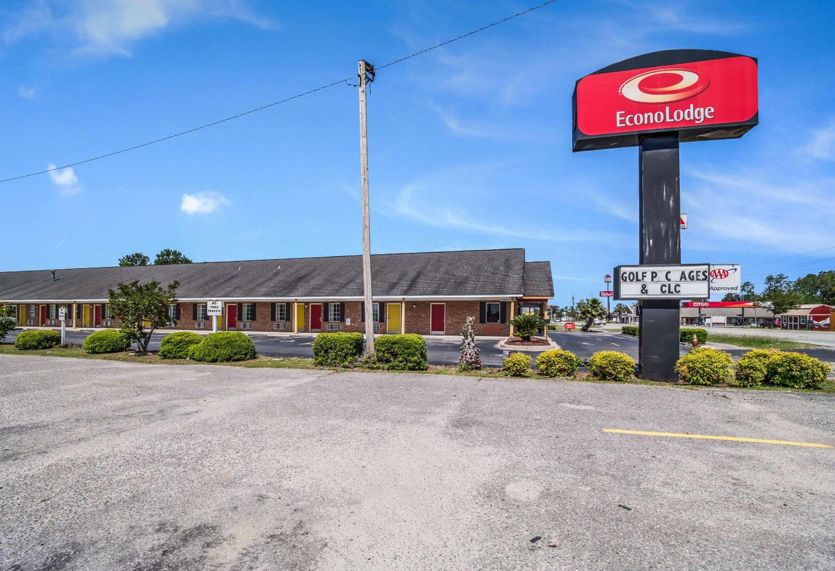 Econo Lodge Santee view 2