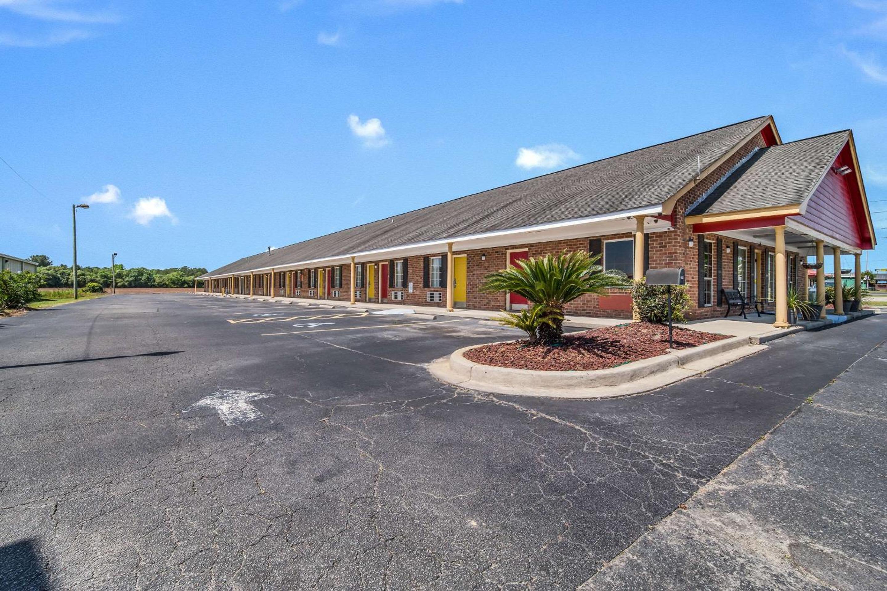 Econo Lodge Santee view 3
