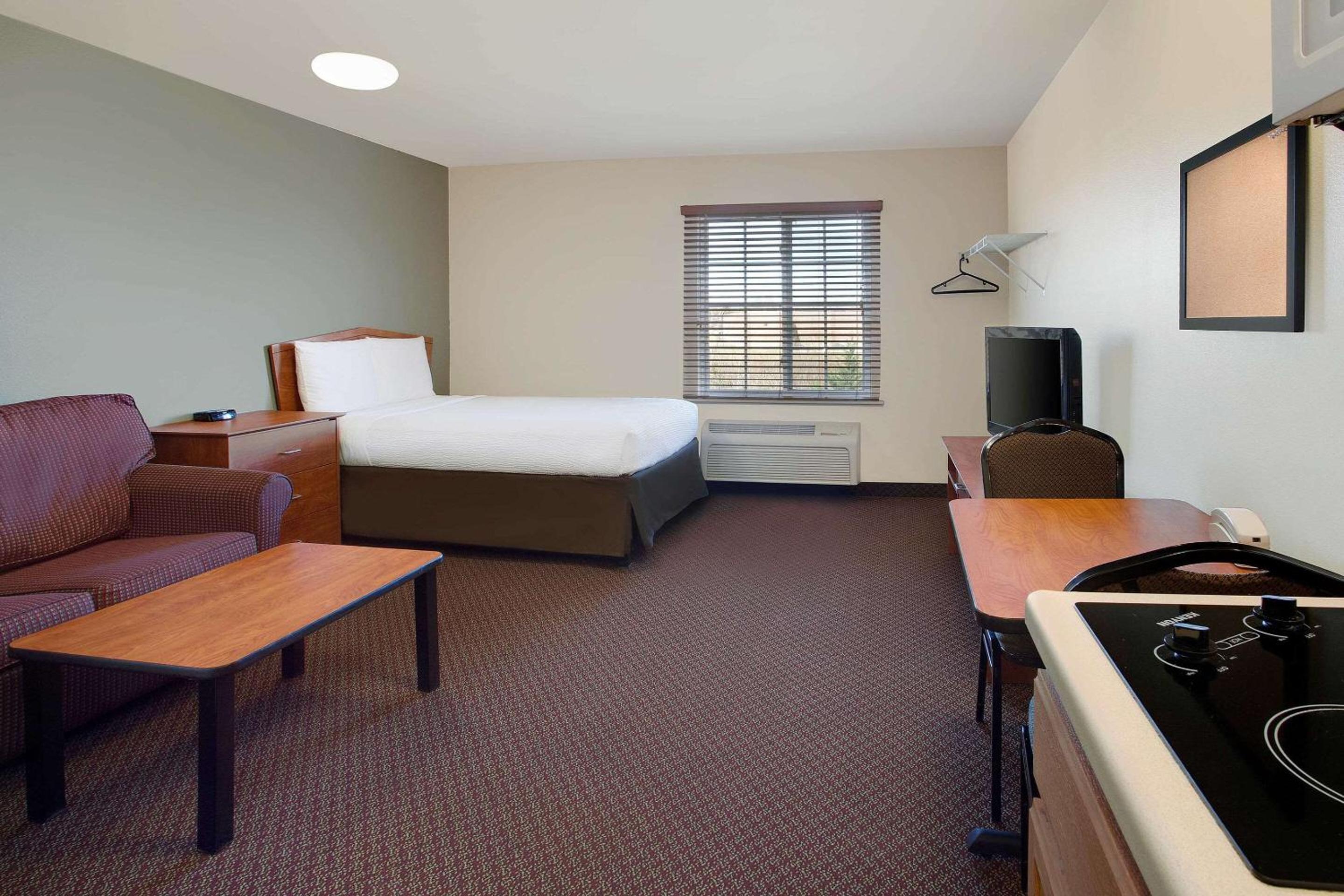 WoodSpring Suites Colonial Heights Fort Lee
