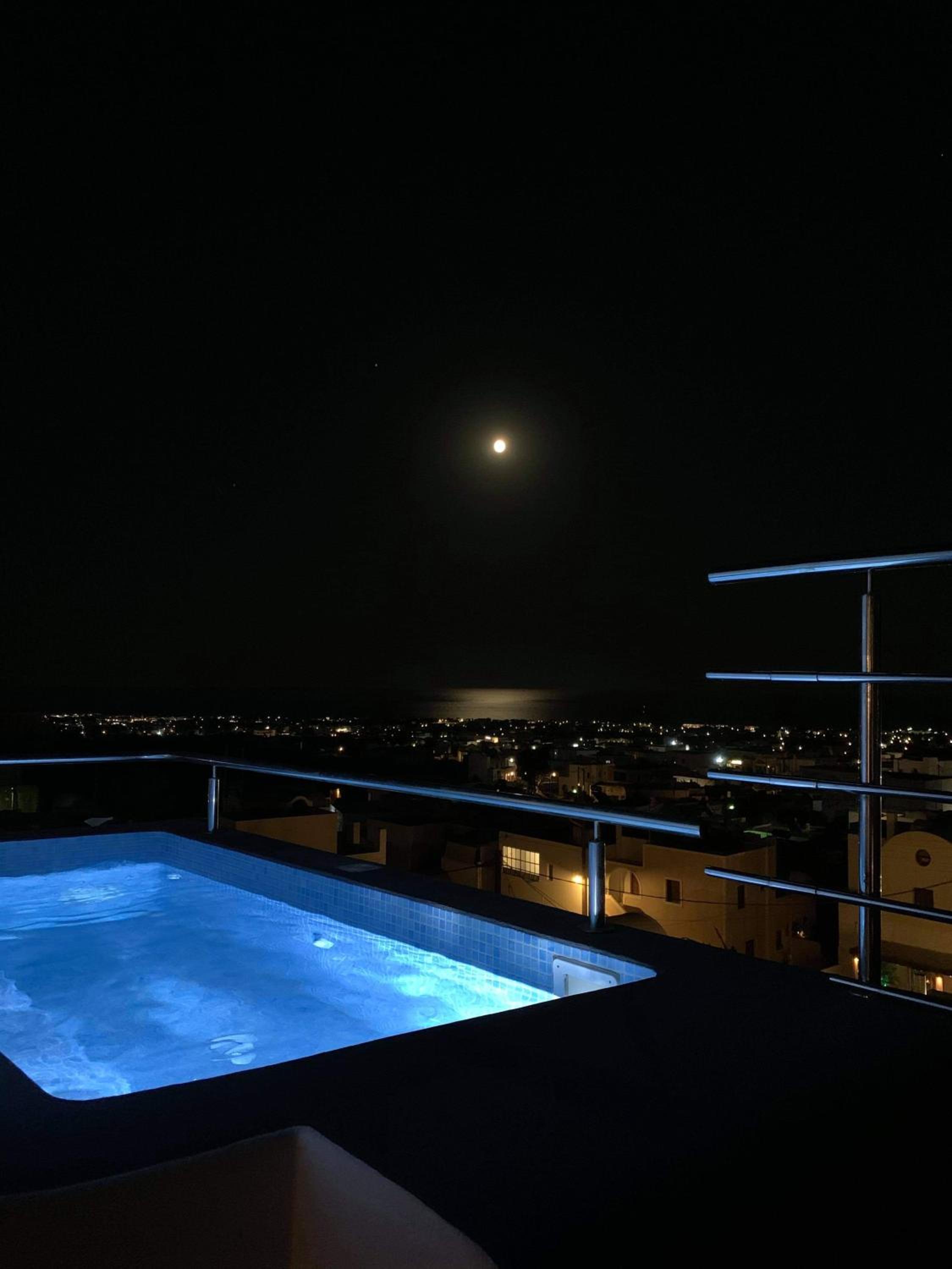 Lux house with outdoor jacuzzi and sea view in Santorini view 2