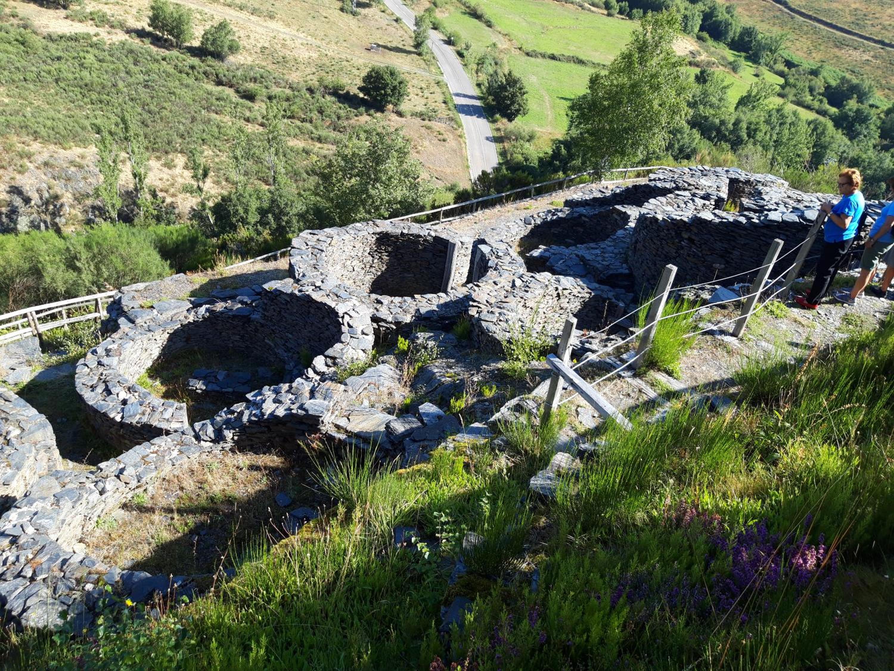 CASA ALTOBIERZO, 9 Habitaciones y 9 BAÑOS