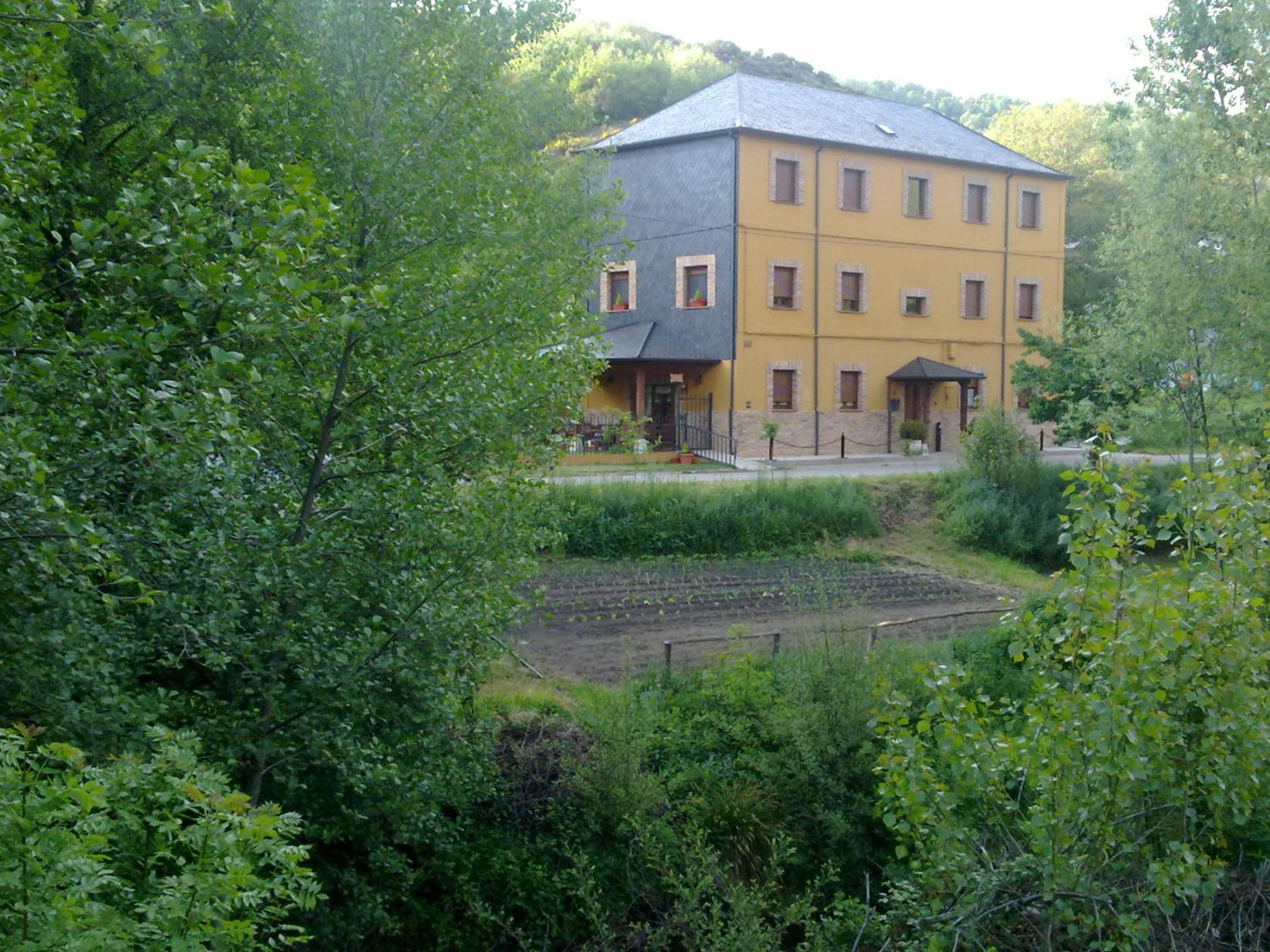 CASA ALTOBIERZO, 9 Habitaciones y 9 BAÑOS