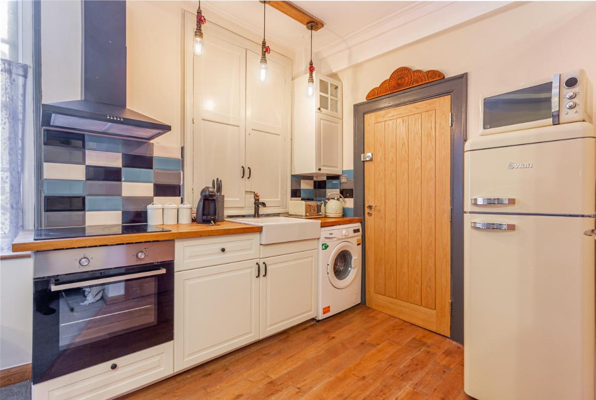 Guest Homes - The Merchant House Apartments view 3