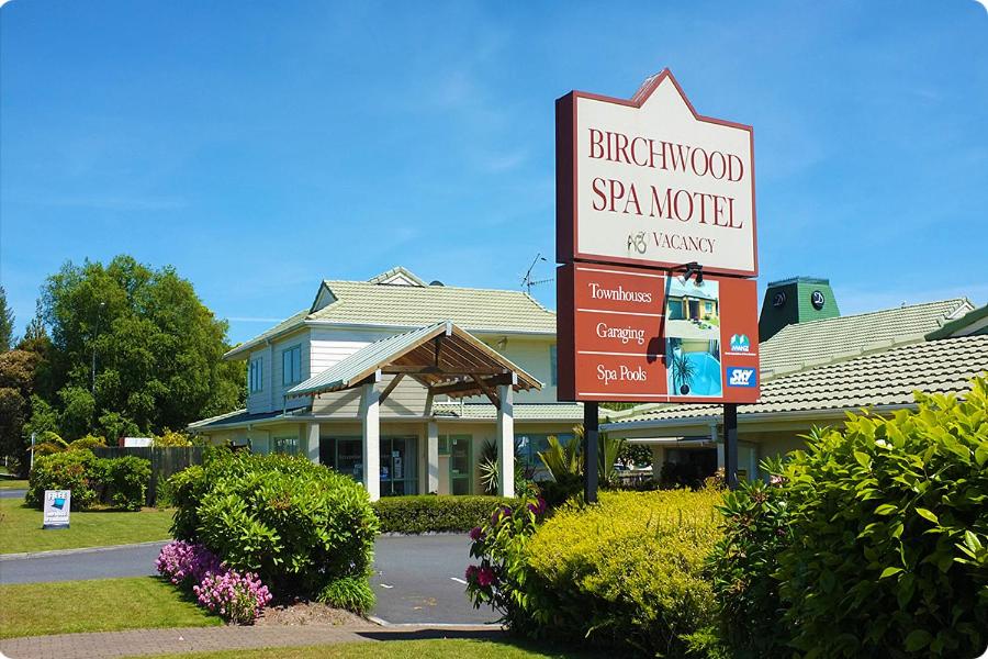 Hotel Birchwood Spa Motel