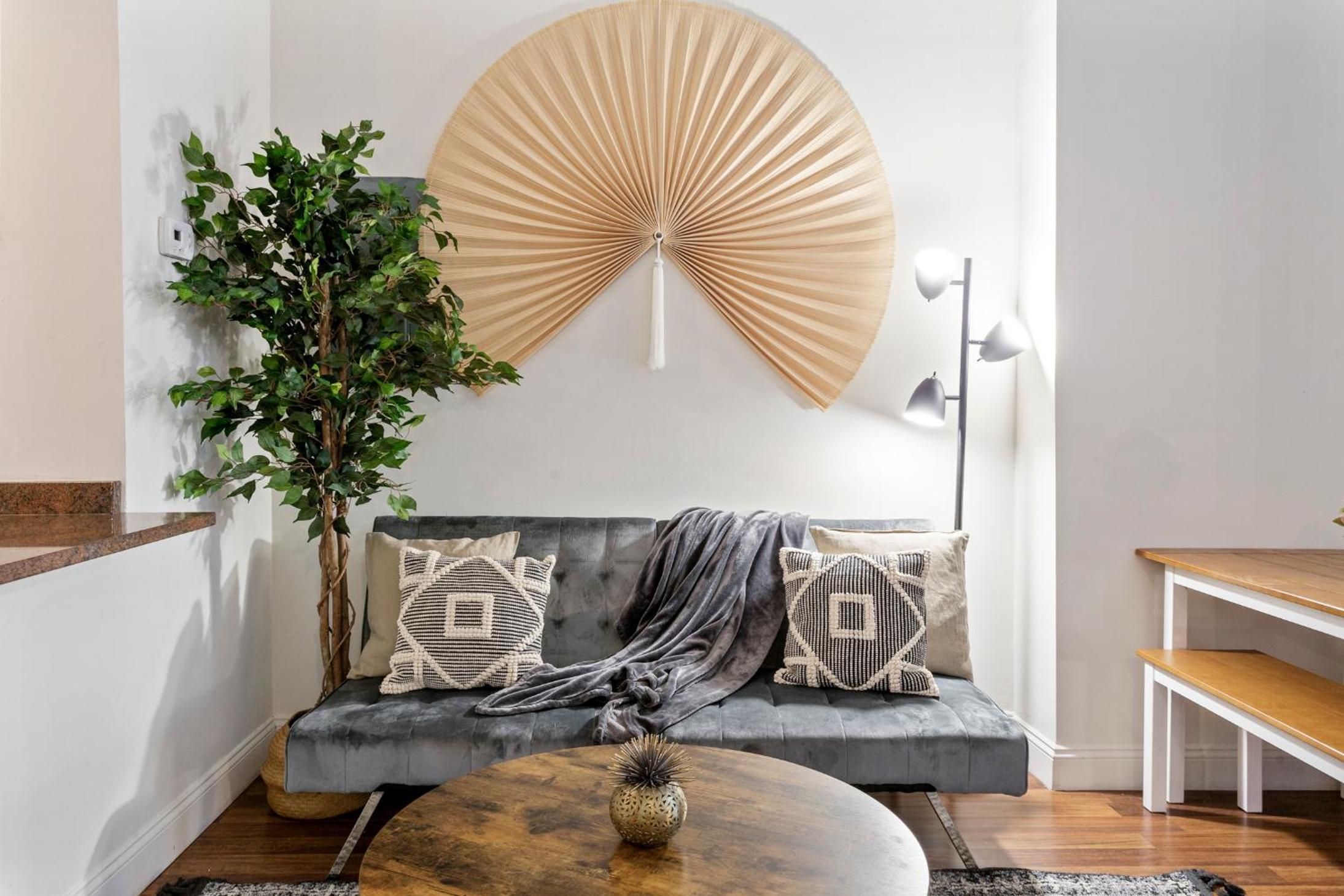 Sleeps 4! 2BR, Gym, Paid Parking, Close to Major Attractions view 5