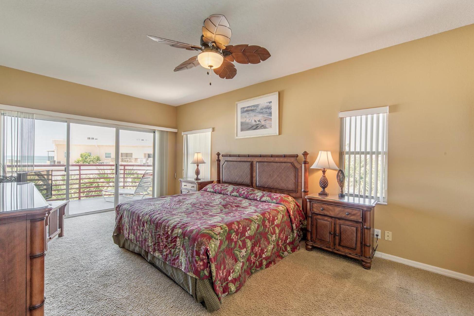 Large 1,225 sq ft Unit Beach Views Crimson #204