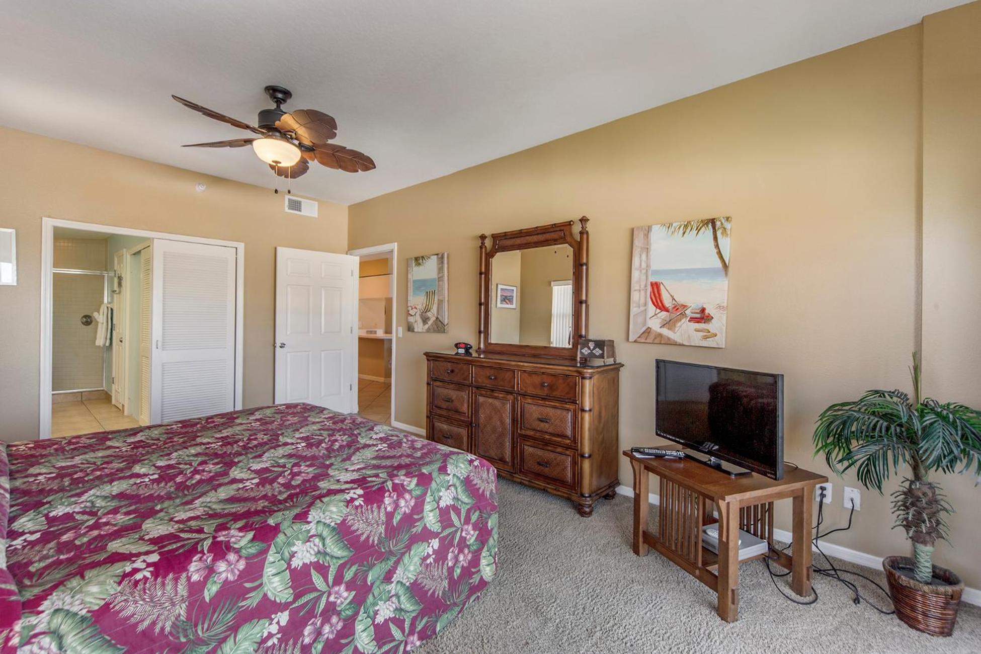 Large 1,225 sq ft Unit Beach Views Crimson #204