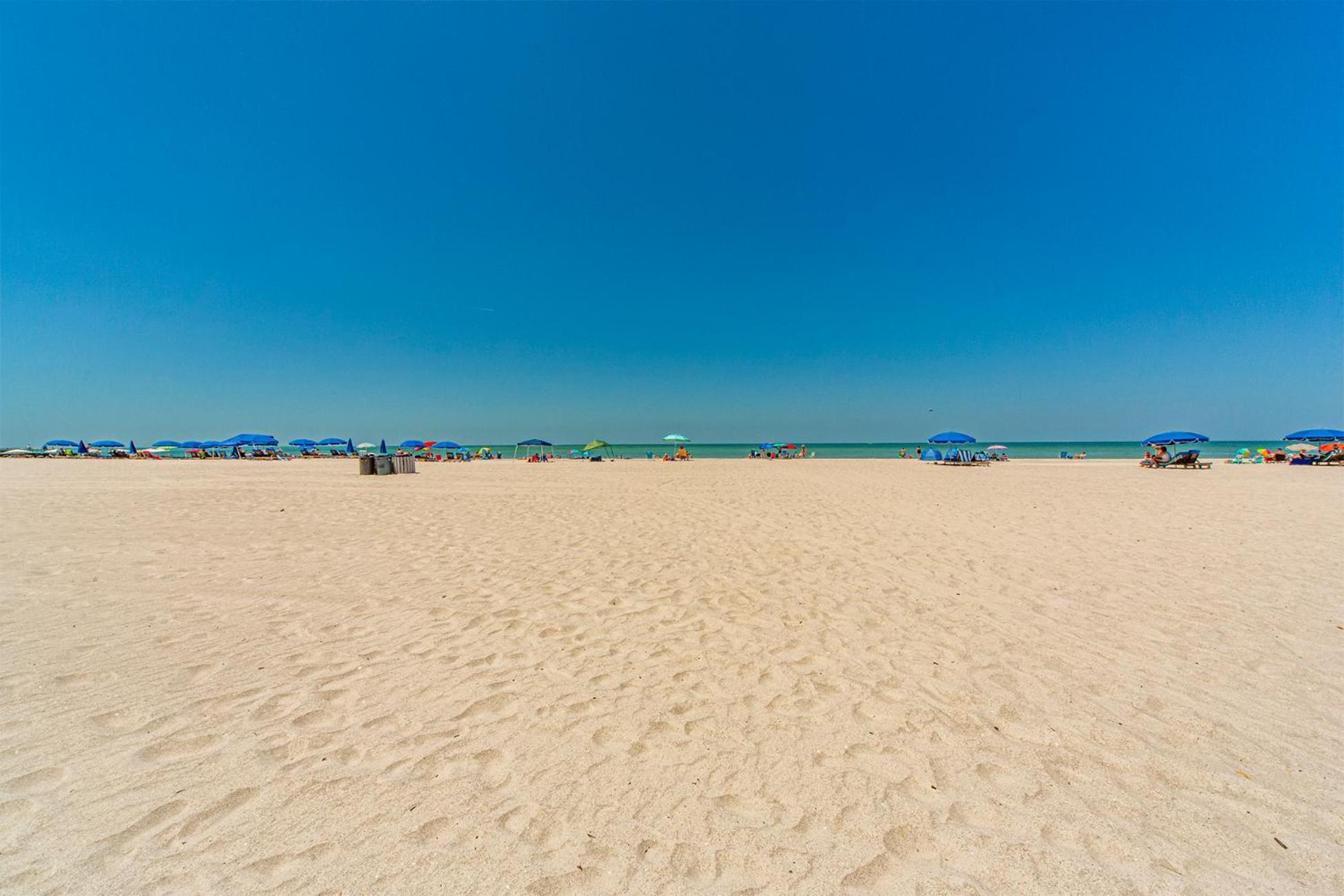 Direct Beachfront - Updated - Sandy Shores #304