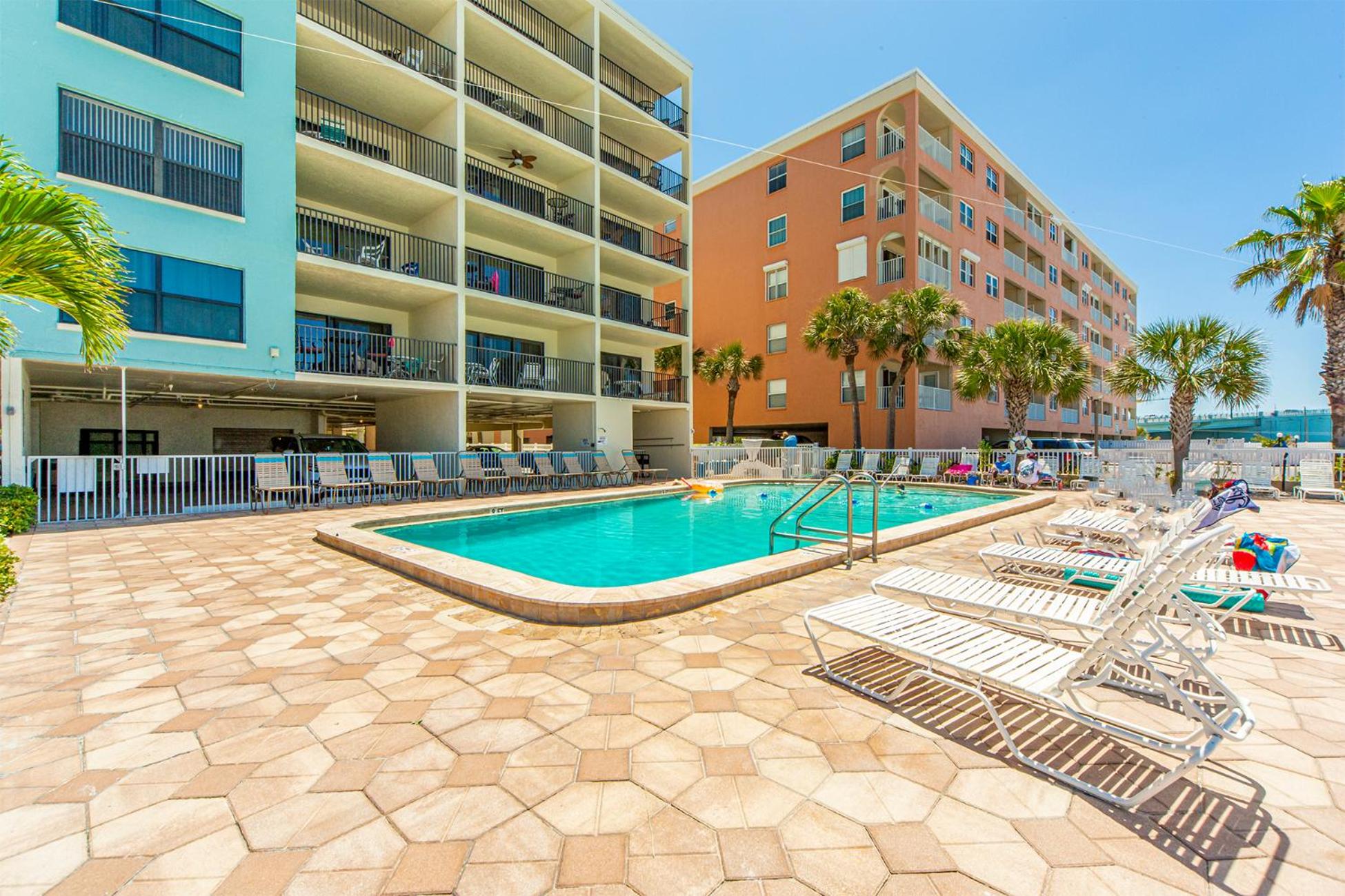 Direct Beachfront - Updated - Sandy Shores #304