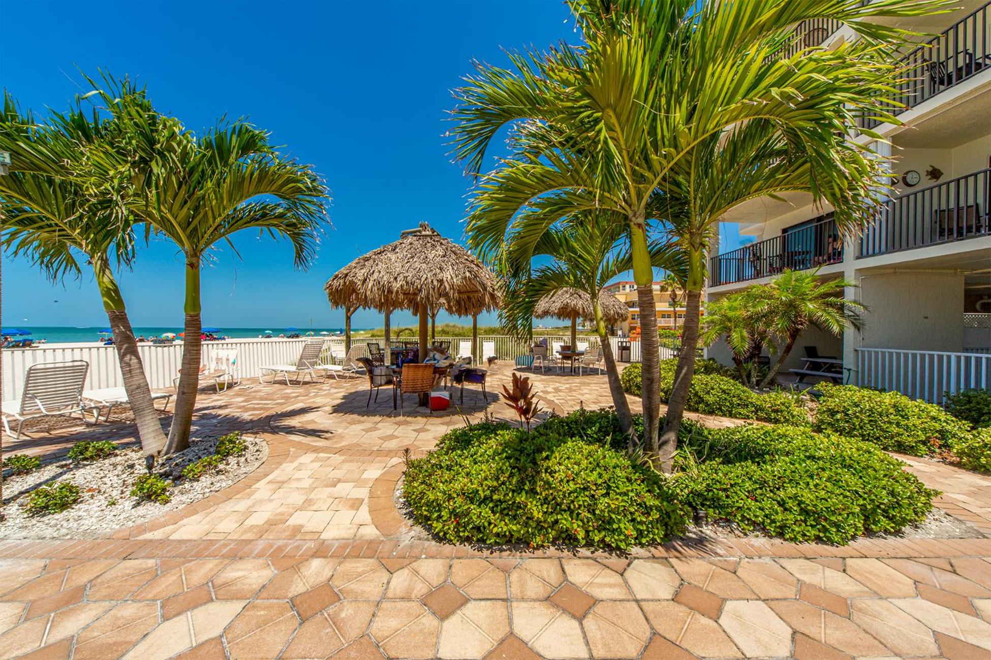 Direct Beachfront - Updated - Sandy Shores #304