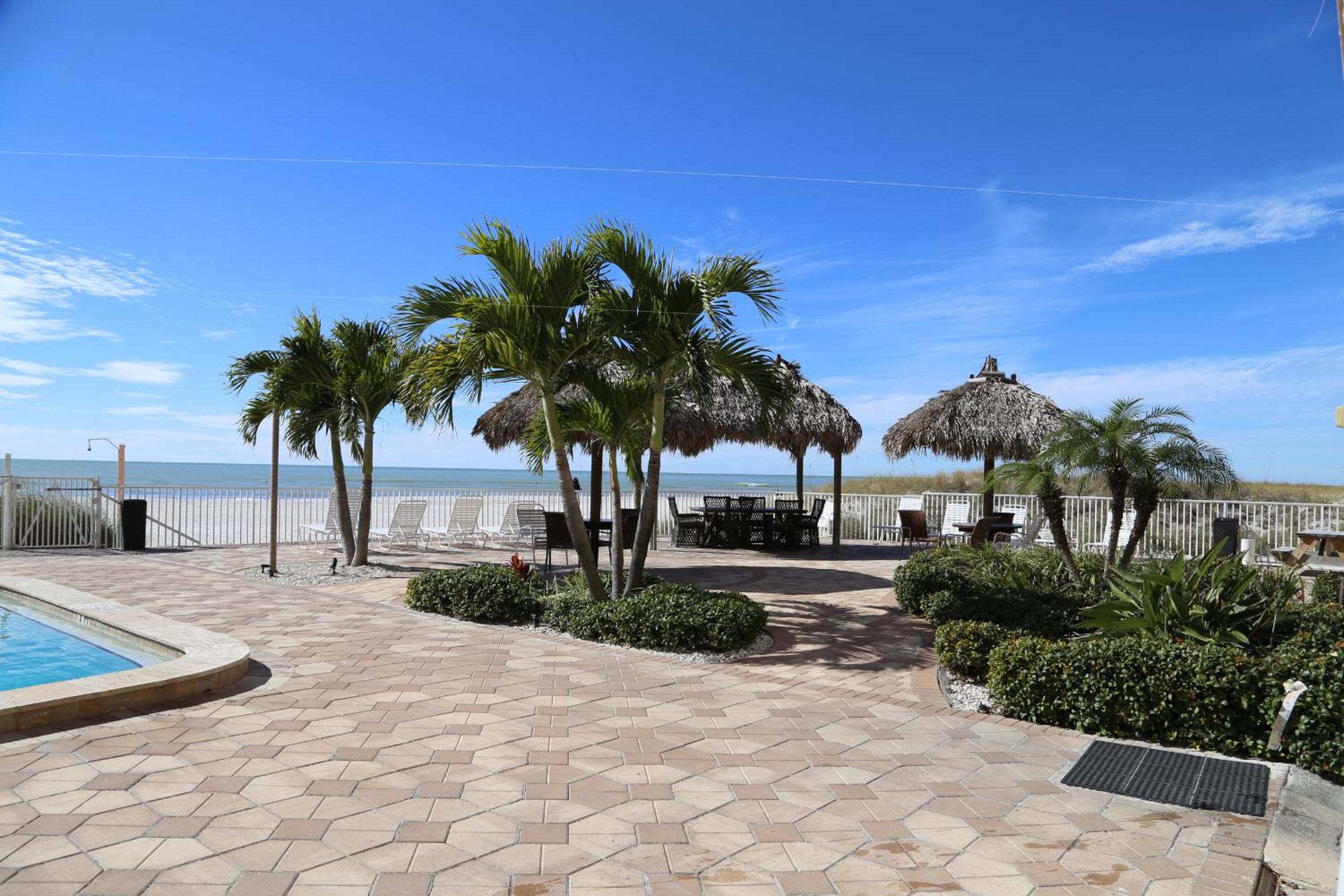 Direct Beachfront - Updated - Sandy Shores #304