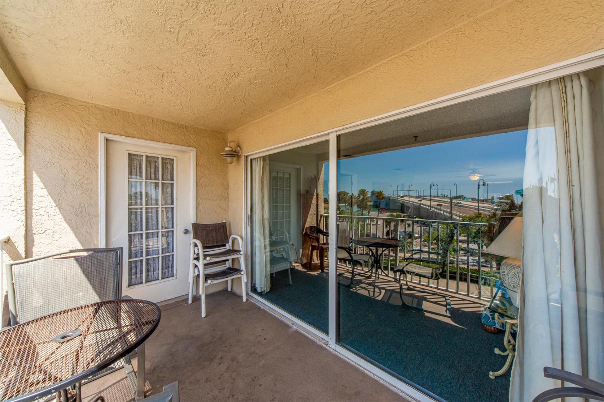 Corner Unit Views John's Pass - Beach Place #204 view 4