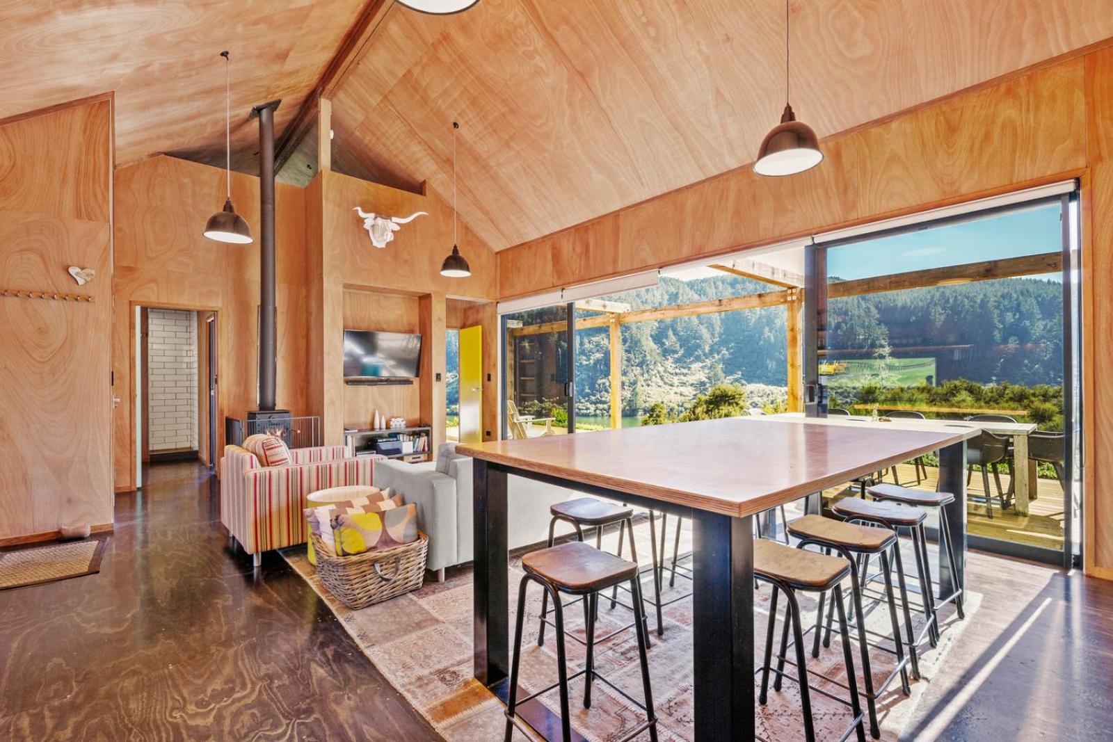 The Waikato Lookout - Whakamaru Holiday Home view 2