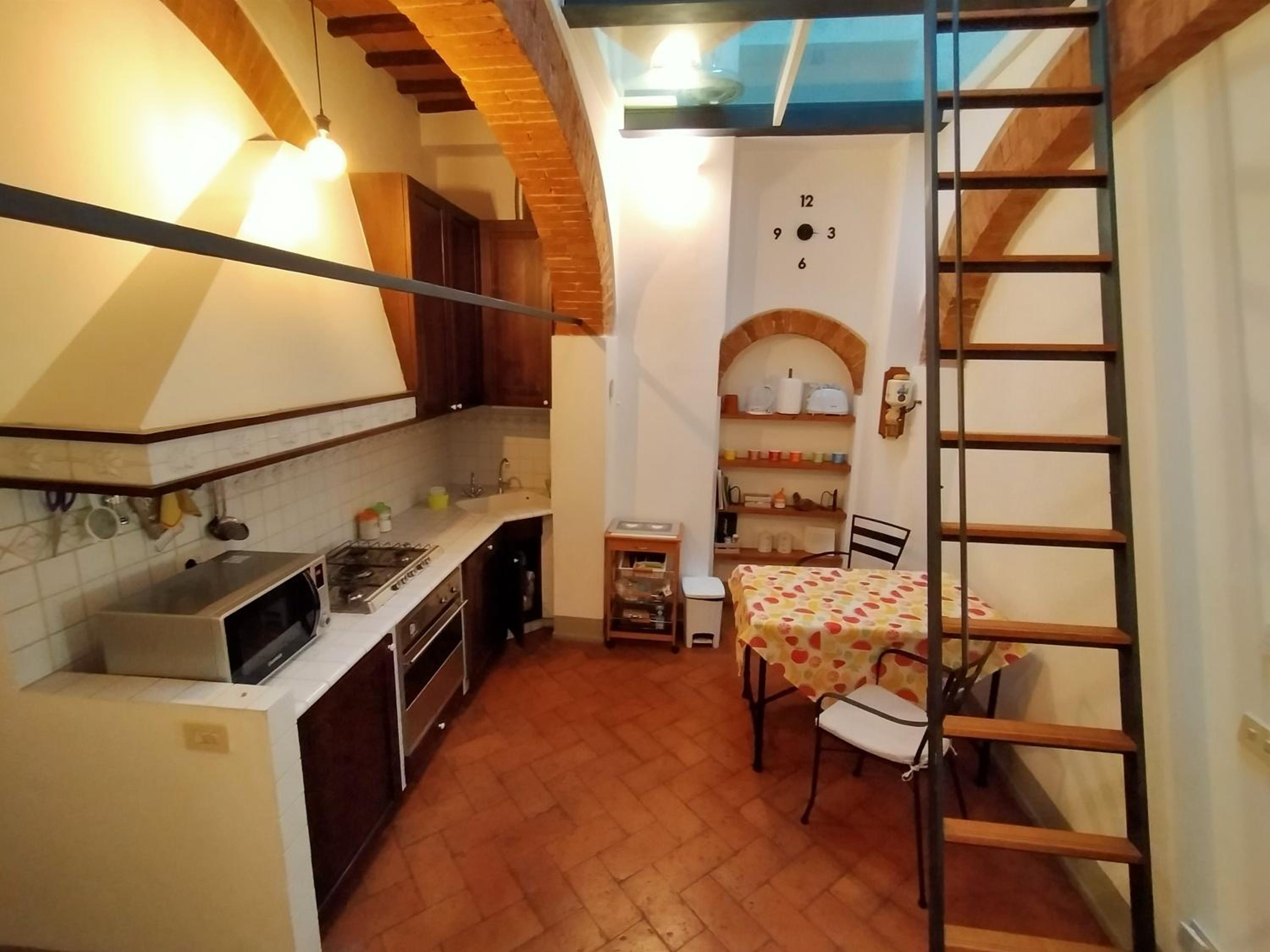 Fuga d'archi en Siena — kitchen