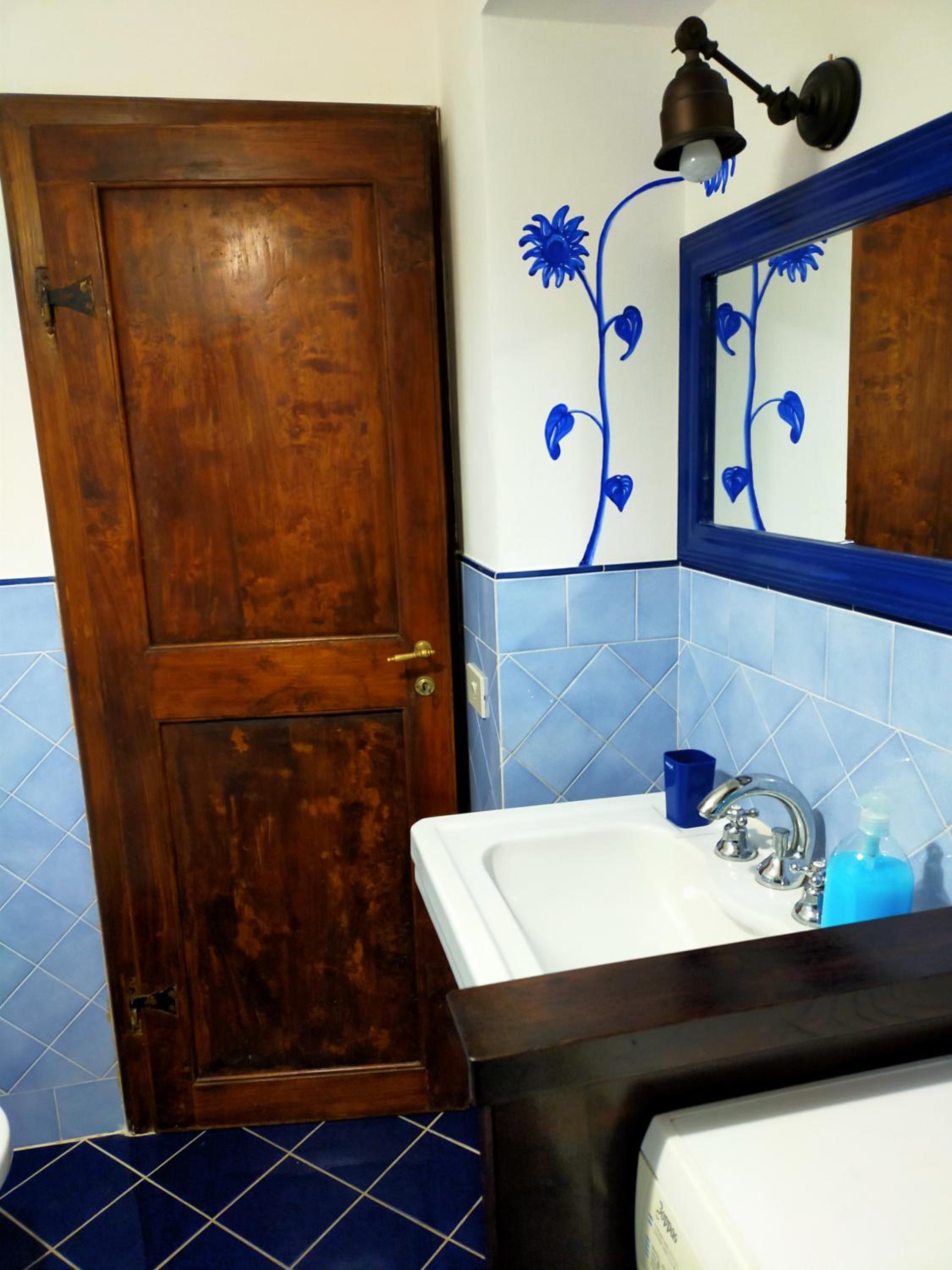 Fuga d'archi en Siena — bathroom