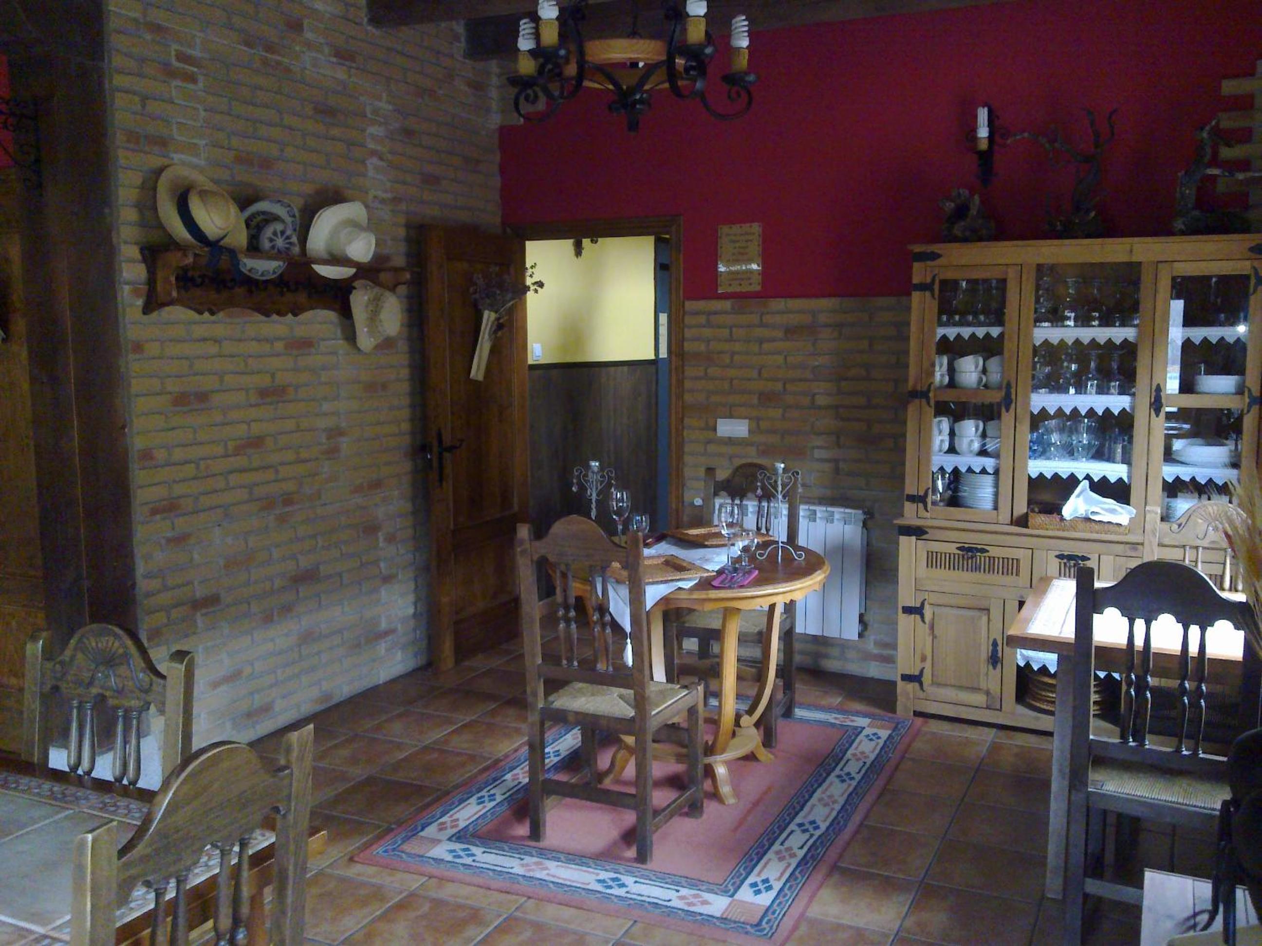 CASA ALTOBIERZO, 9 Habitaciones y 9 BAÑOS