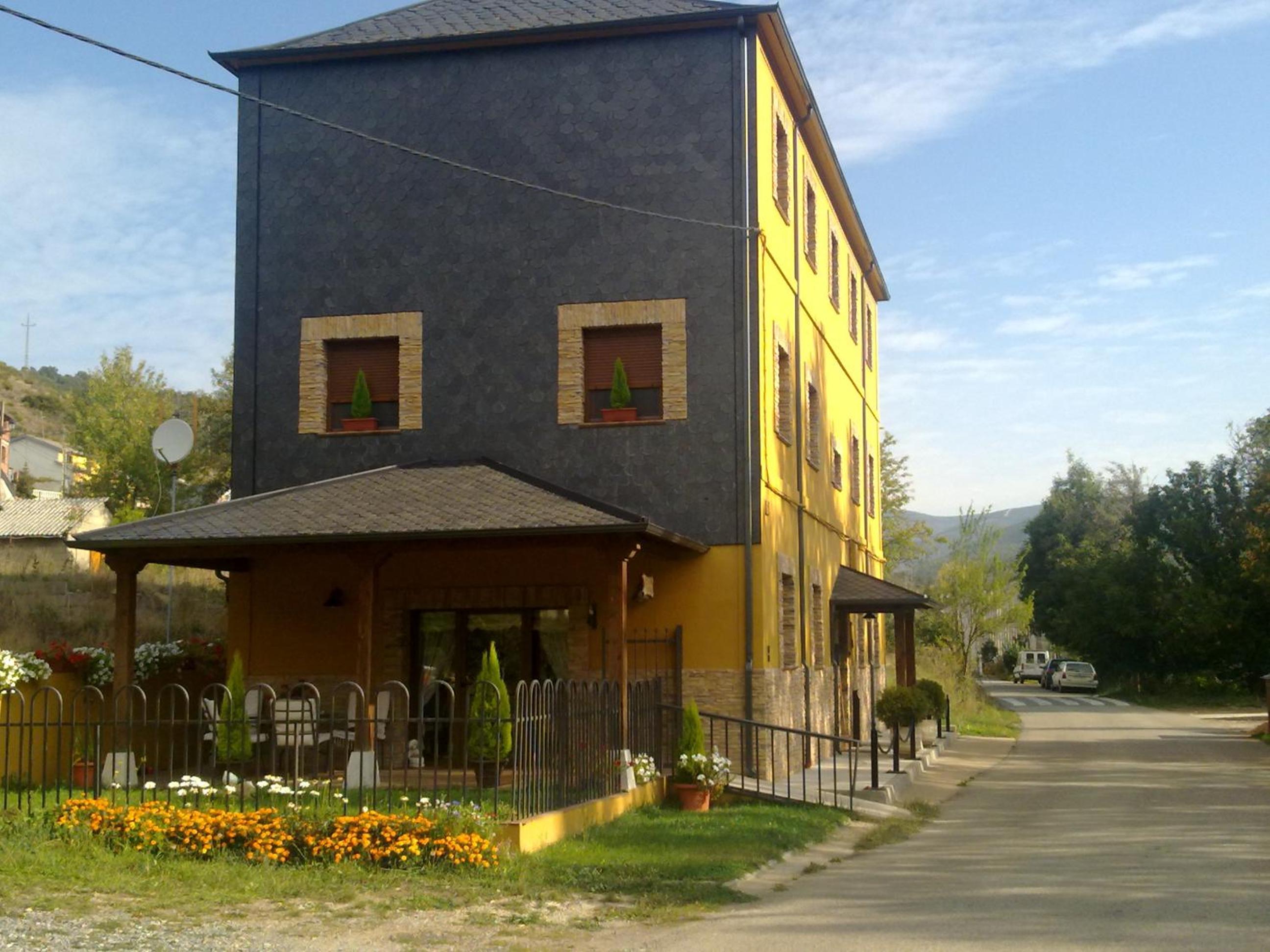 CASA ALTOBIERZO, 9 Habitaciones y 9 BAÑOS