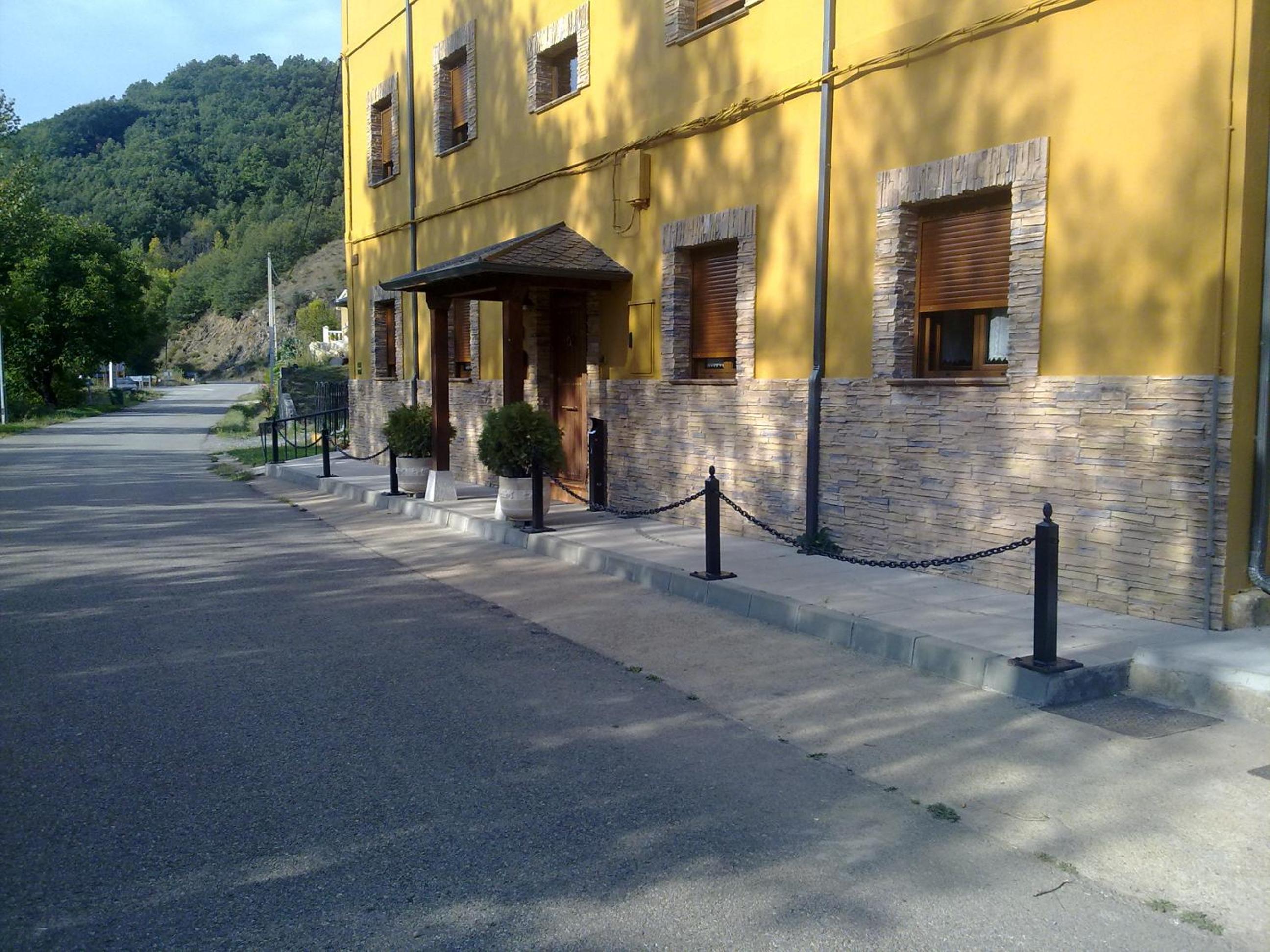 CASA ALTOBIERZO, 9 Habitaciones y 9 BAÑOS