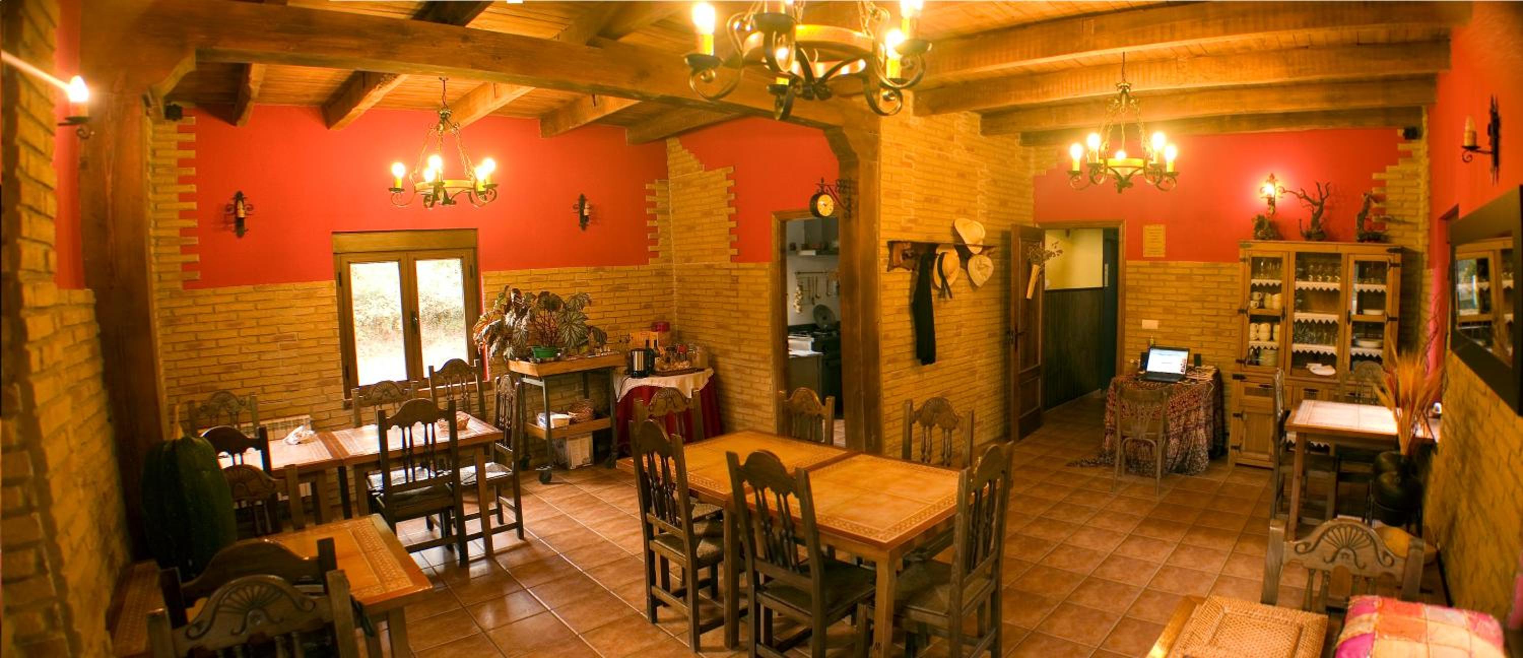 CASA ALTOBIERZO, 9 Habitaciones y 9 BAÑOS