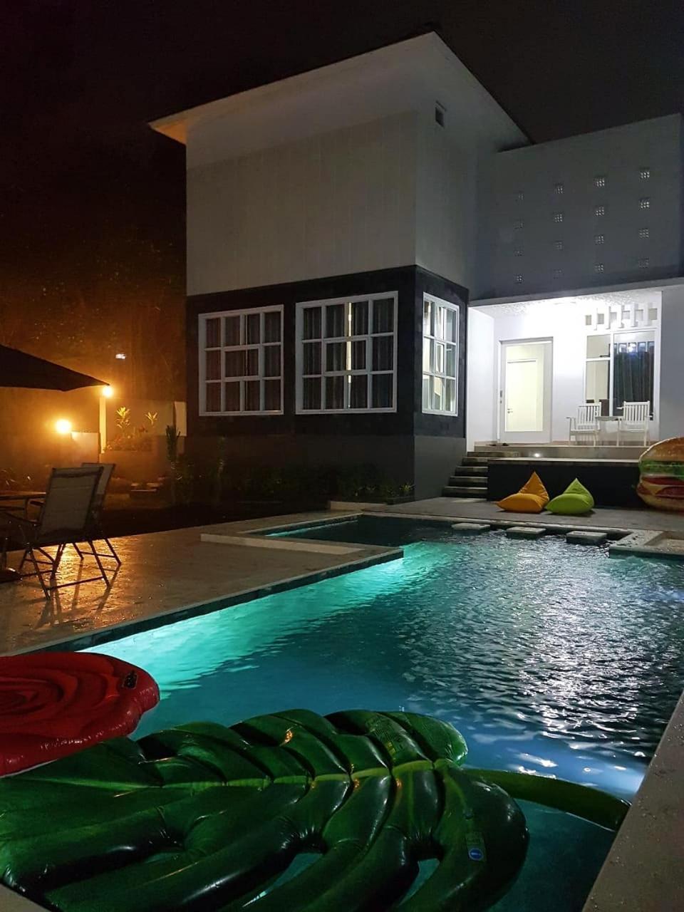 The Lavana Signature Villa Herrera Puncak view 5
