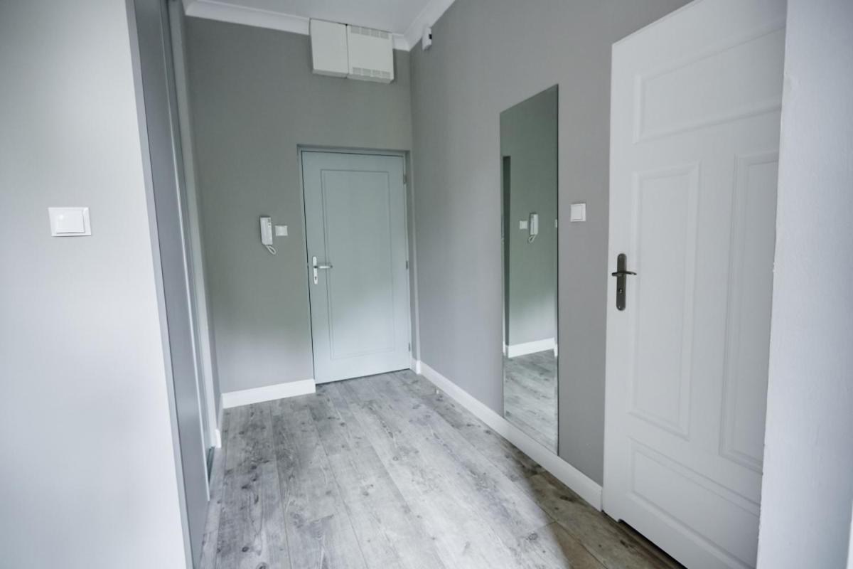Żółty Apartament DE LUX dla 2 osób Chorzów Katowice view 3