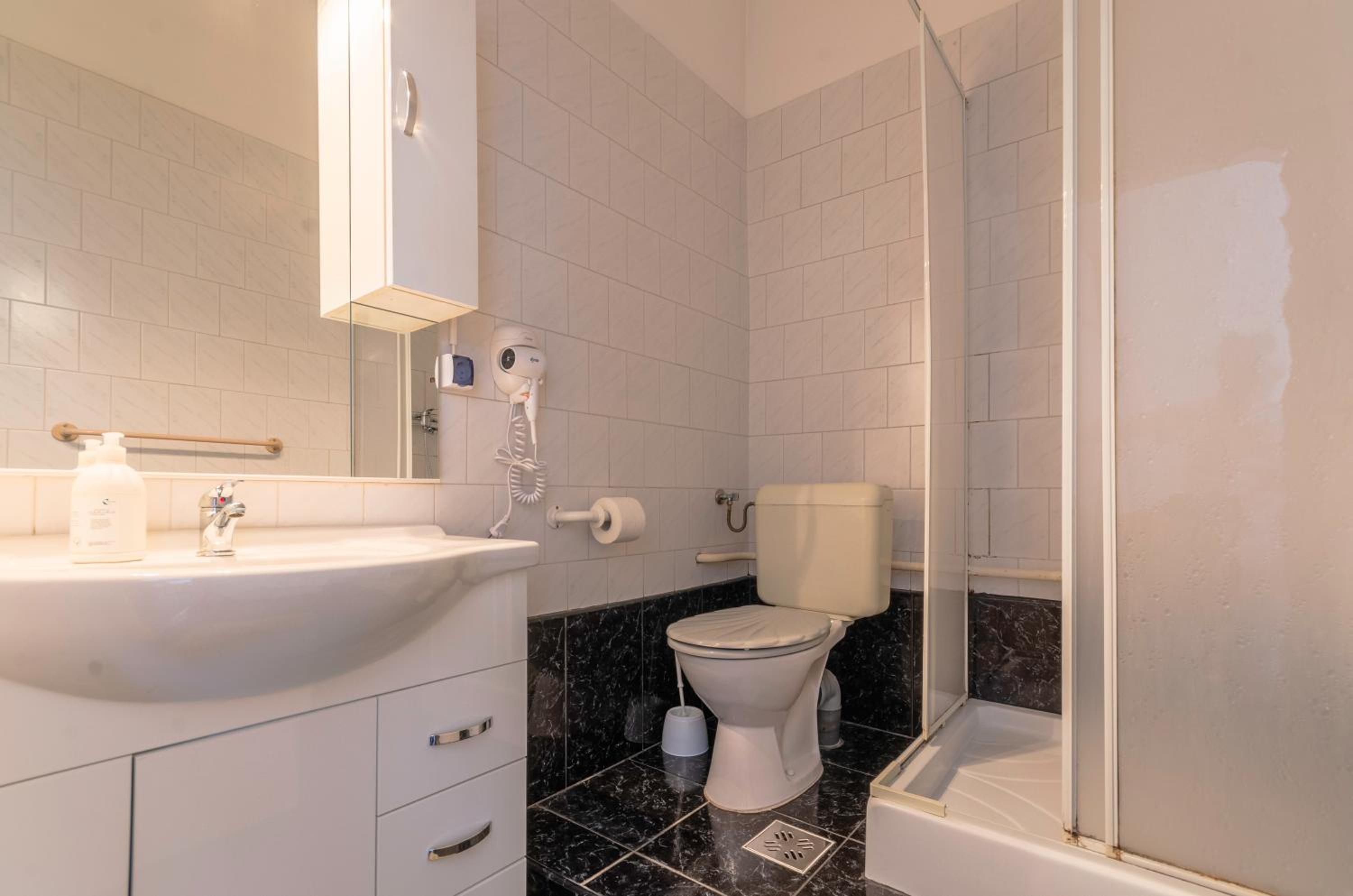 Eitans Guesthouse