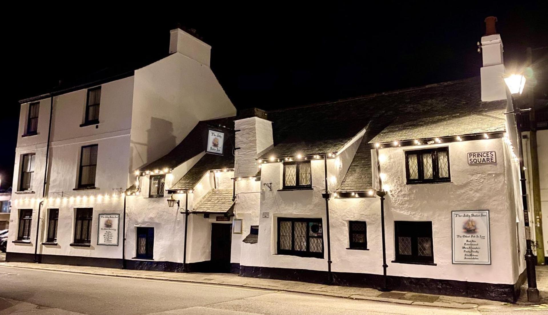 Jolly Sailor Inn - THE OLDEST PUB IN LOOE - Family run and full of charm and character