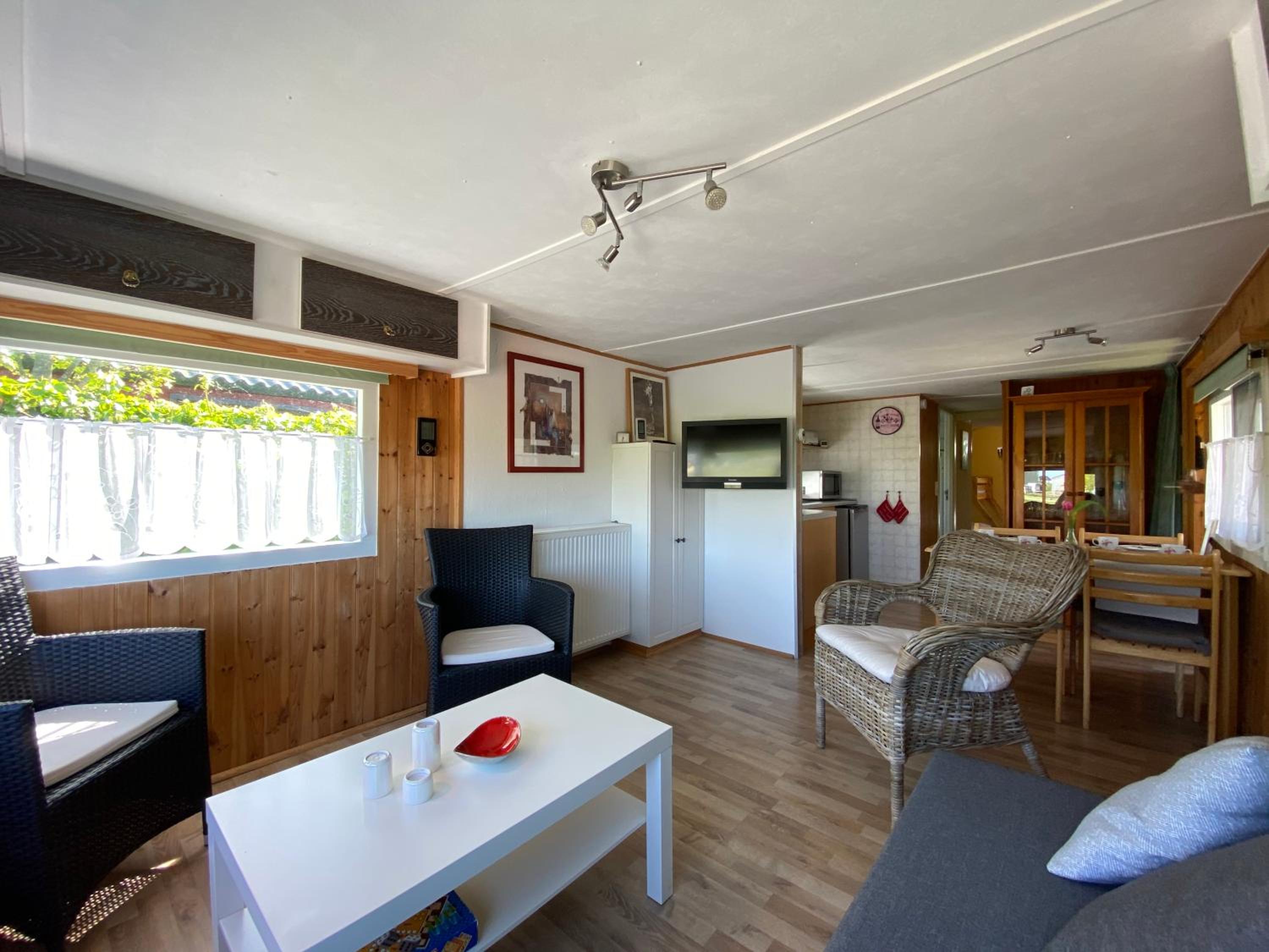 Ferienpark Vislust Ferienhaus Balu mit eigenem Steiger zum angeln Ijsselmeer Niederlande view 3