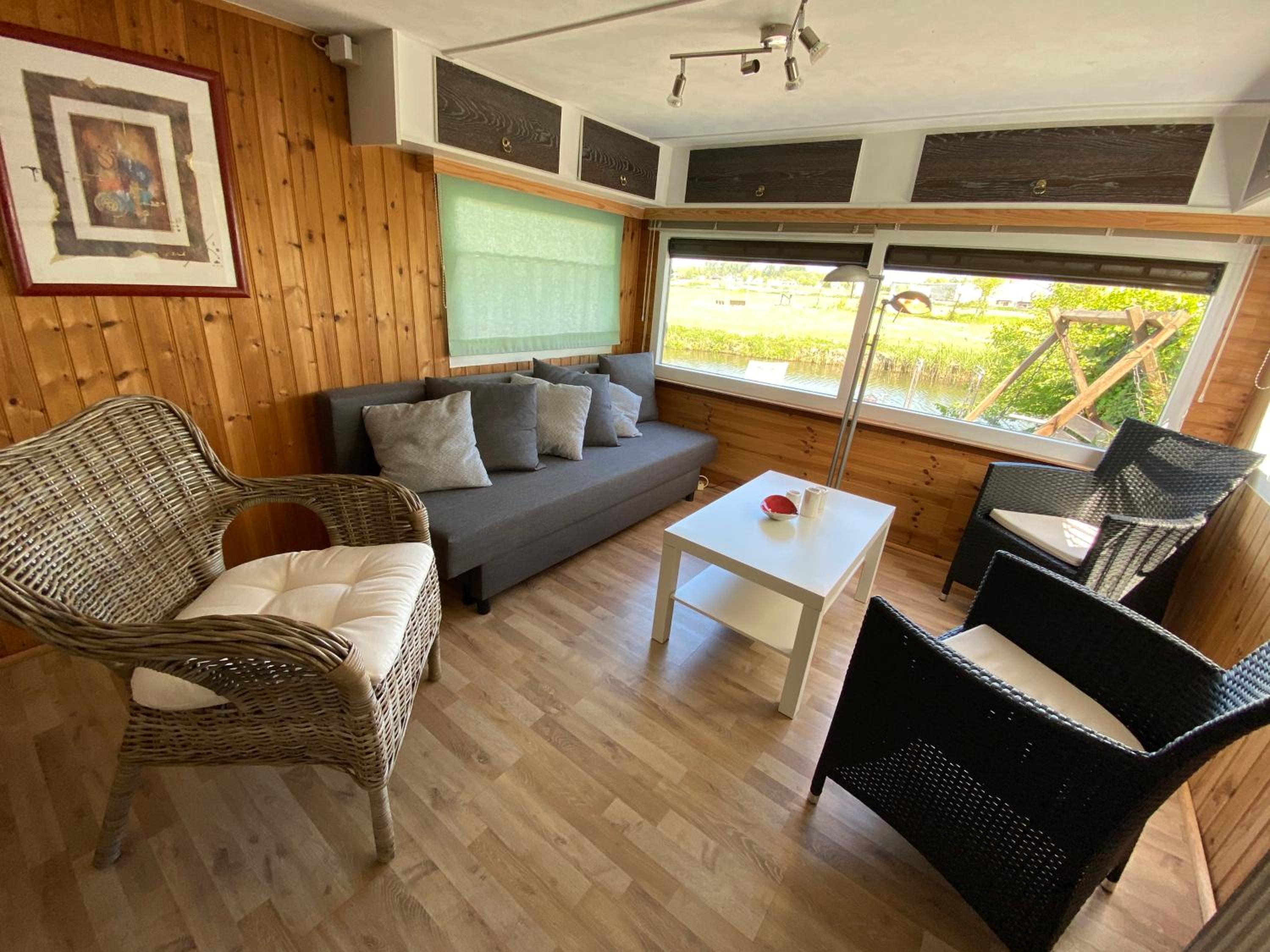 Ferienpark Vislust Ferienhaus Balu mit eigenem Steiger zum angeln Ijsselmeer Niederlande view 2