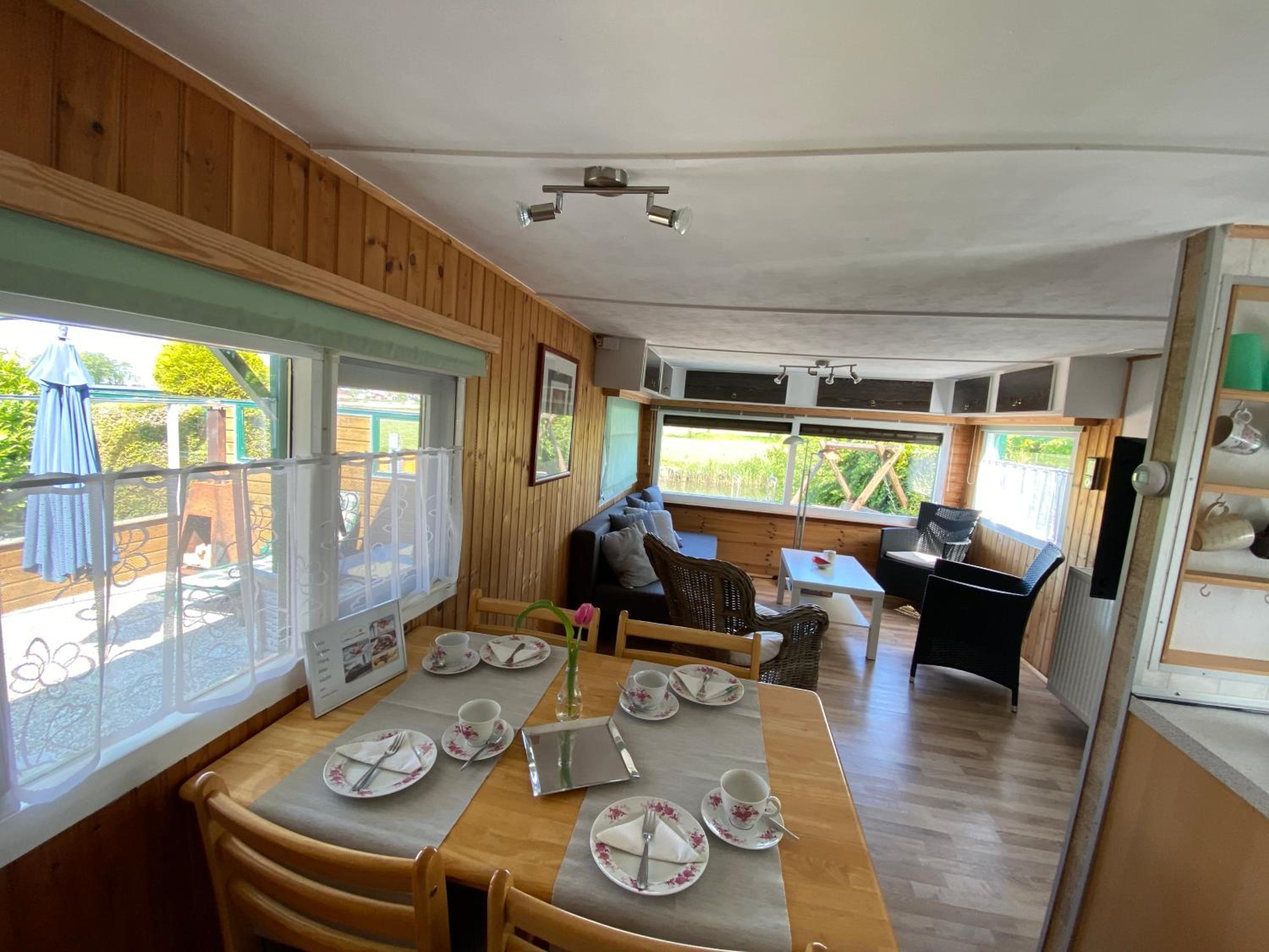 Ferienpark Vislust Ferienhaus Balu mit eigenem Steiger zum angeln Ijsselmeer Niederlande view 4