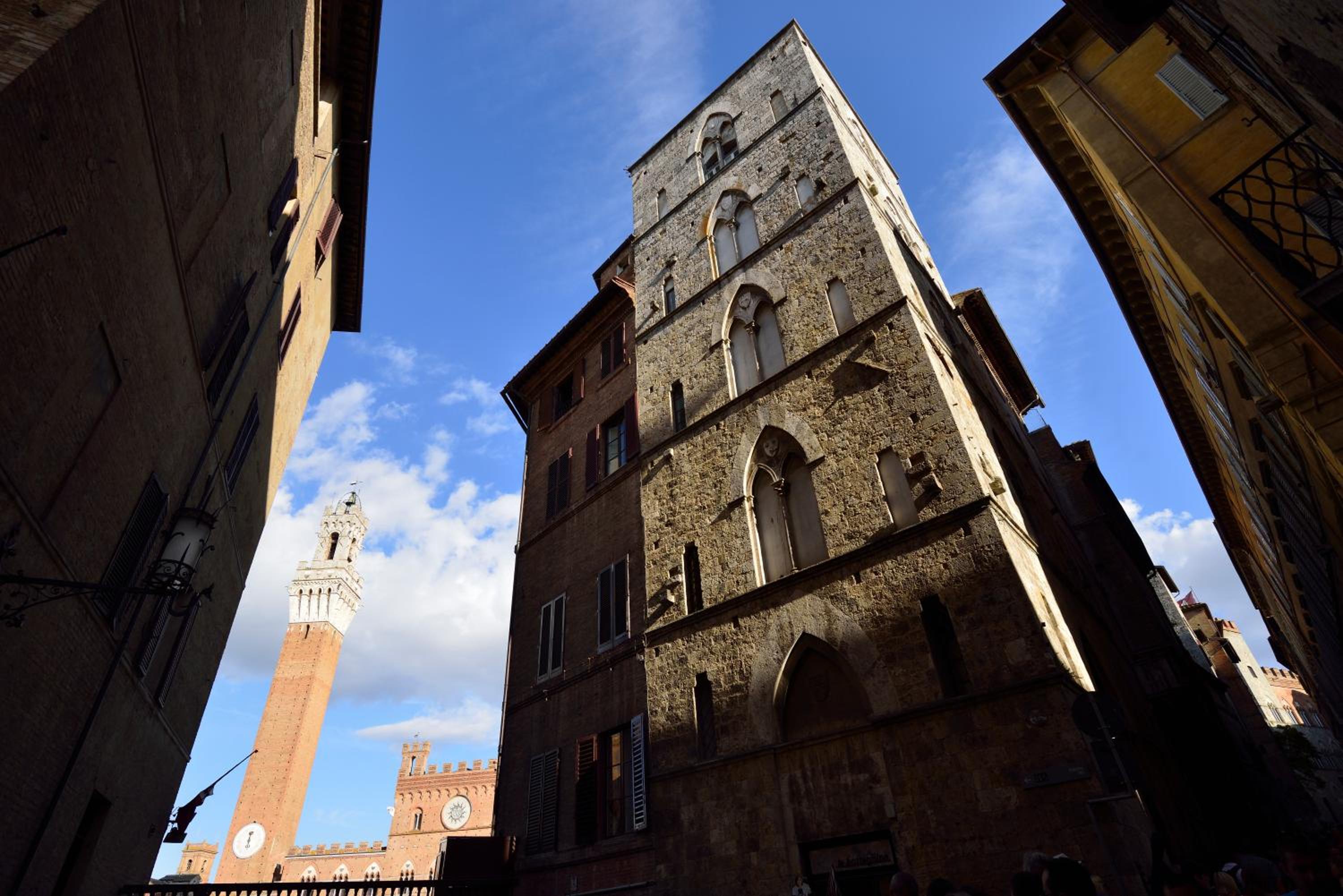 Piazza del Campo Honeymoon Suite view 2