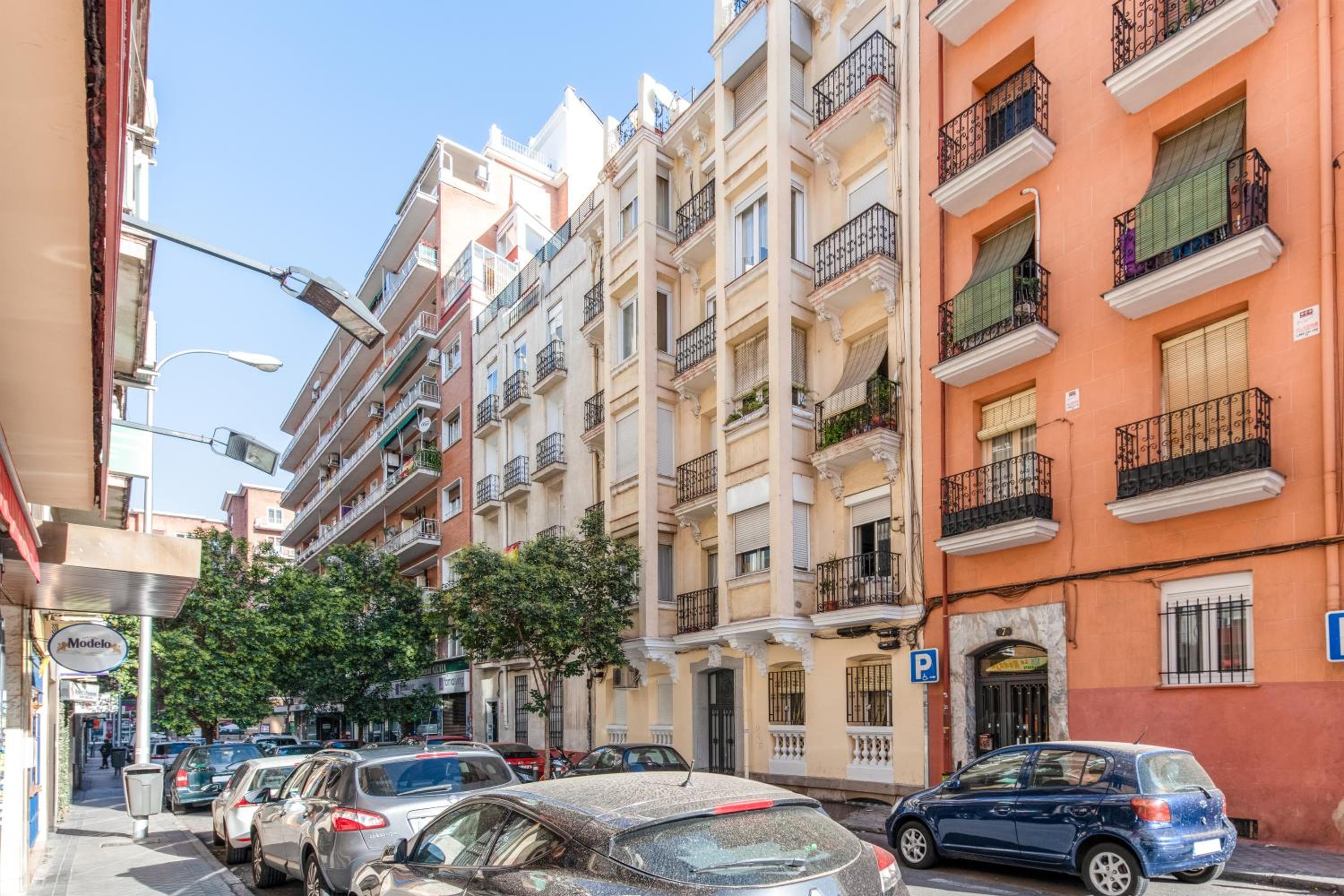 Bright and Refurbished-2BED 1BATH-Ventas view 3