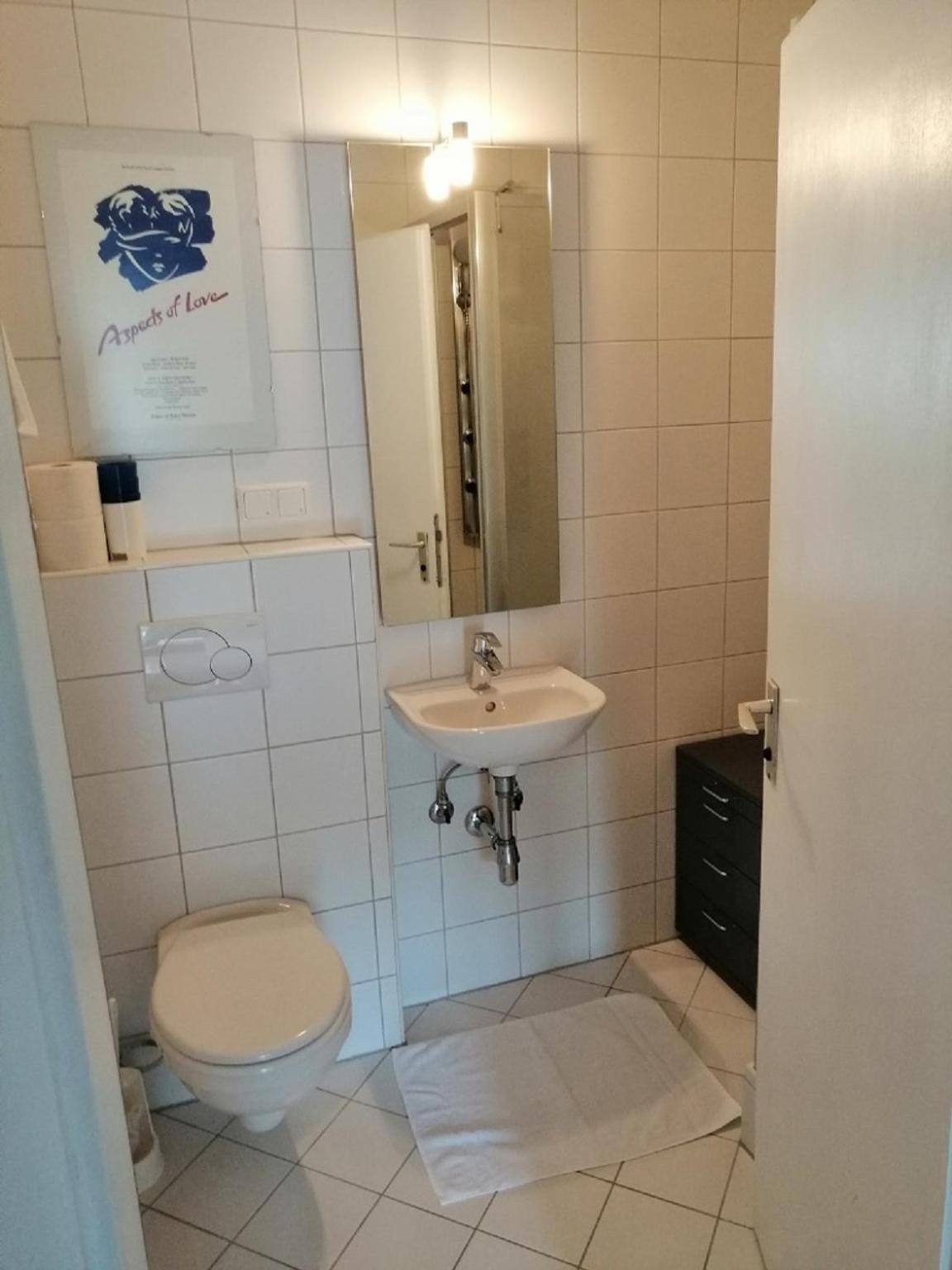 Zur sonnigen, eleganten Kuh