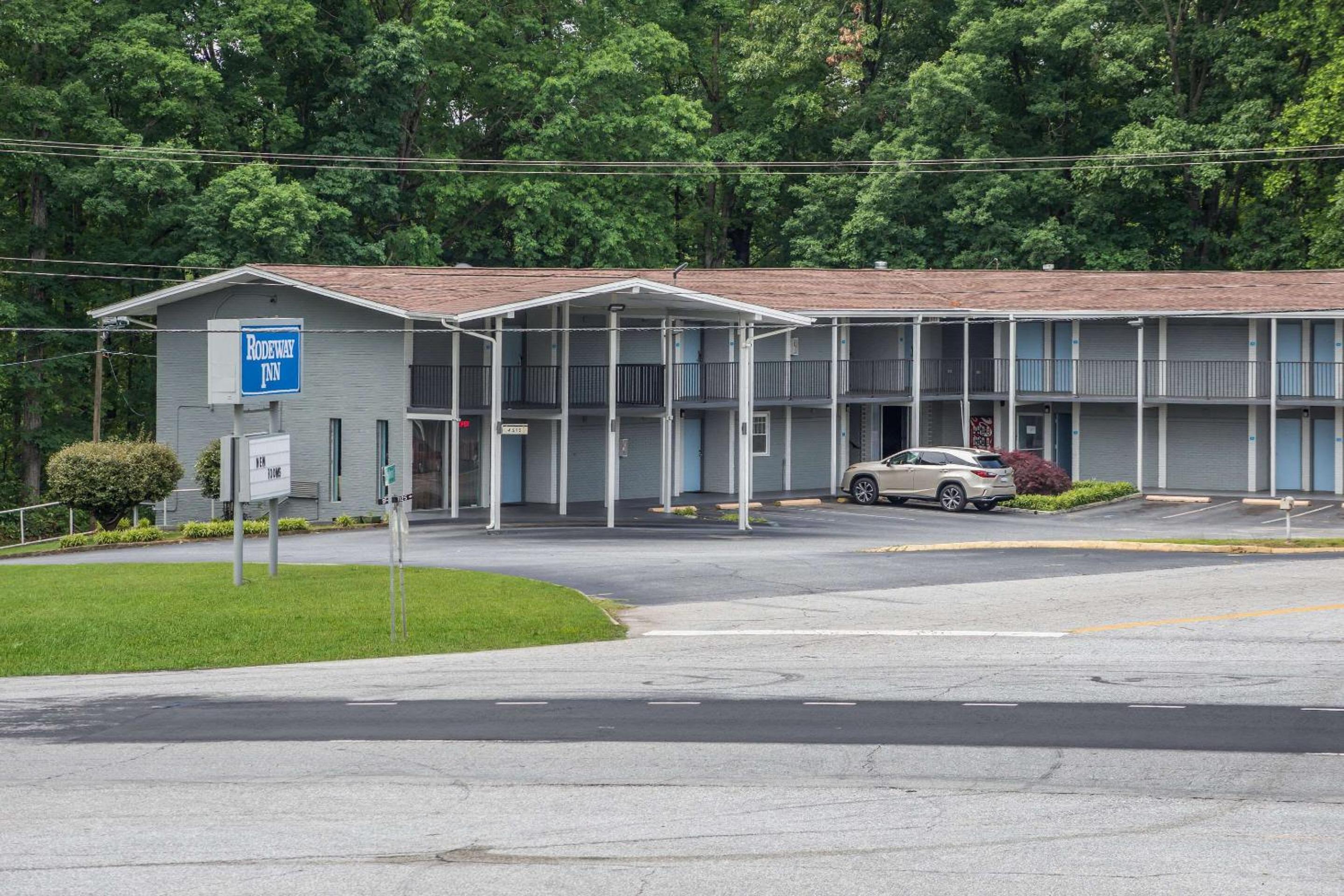 Rodeway Inn Anderson North - Clemson view 2