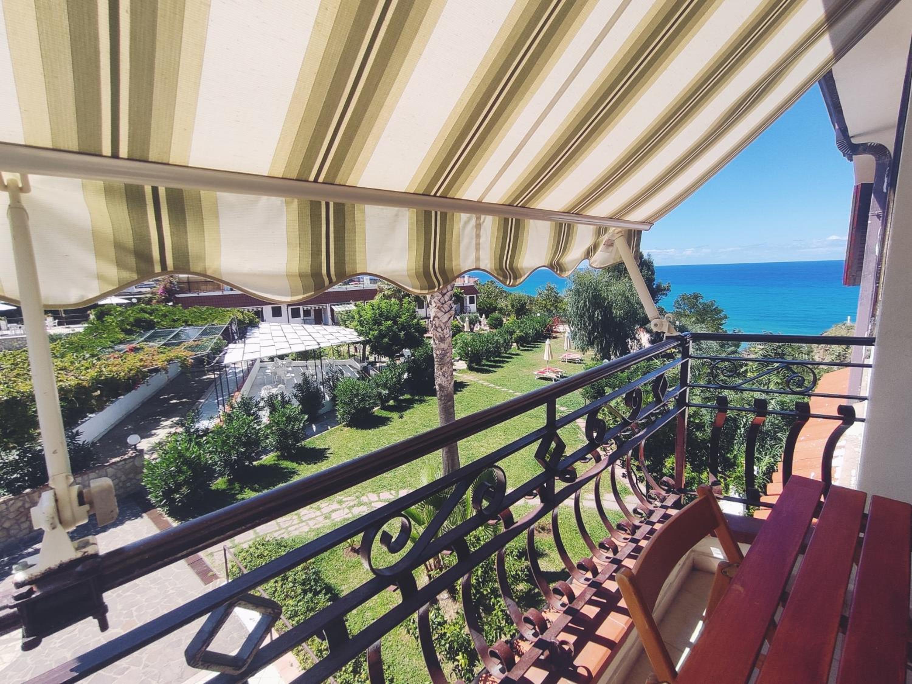 balcony