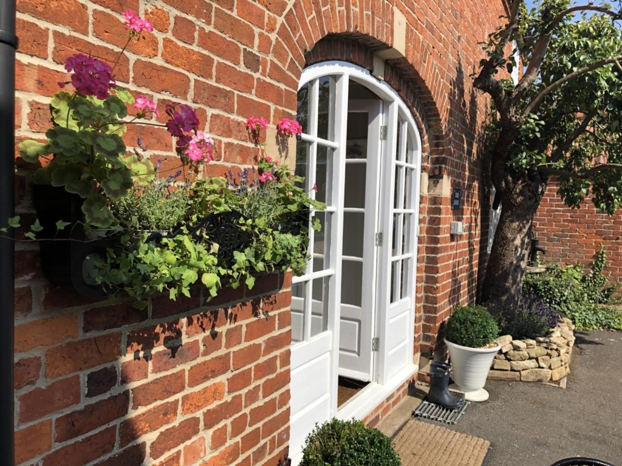 The Barn, Boutique Self-Catering Apartment - Belvoir Suite view 2