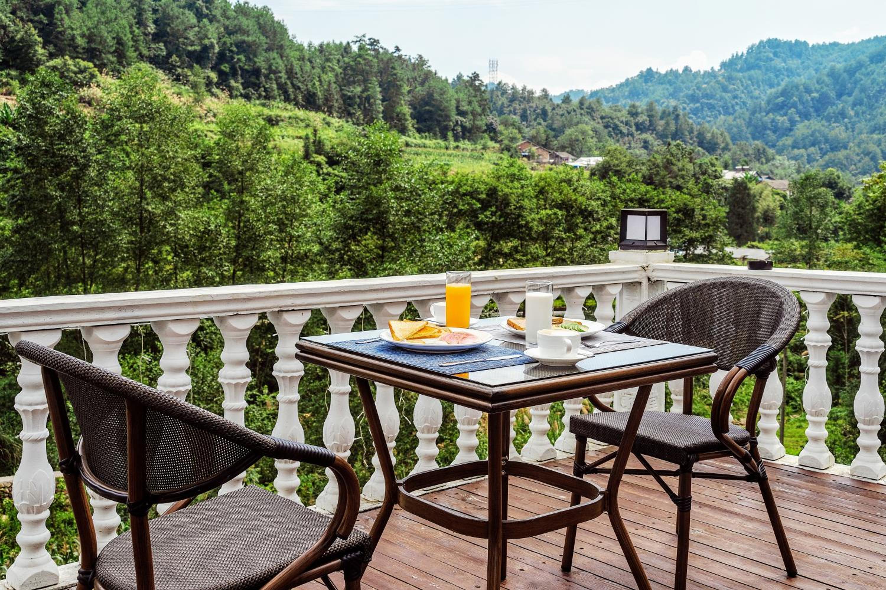 Whispering Mountains Boutique Hotel