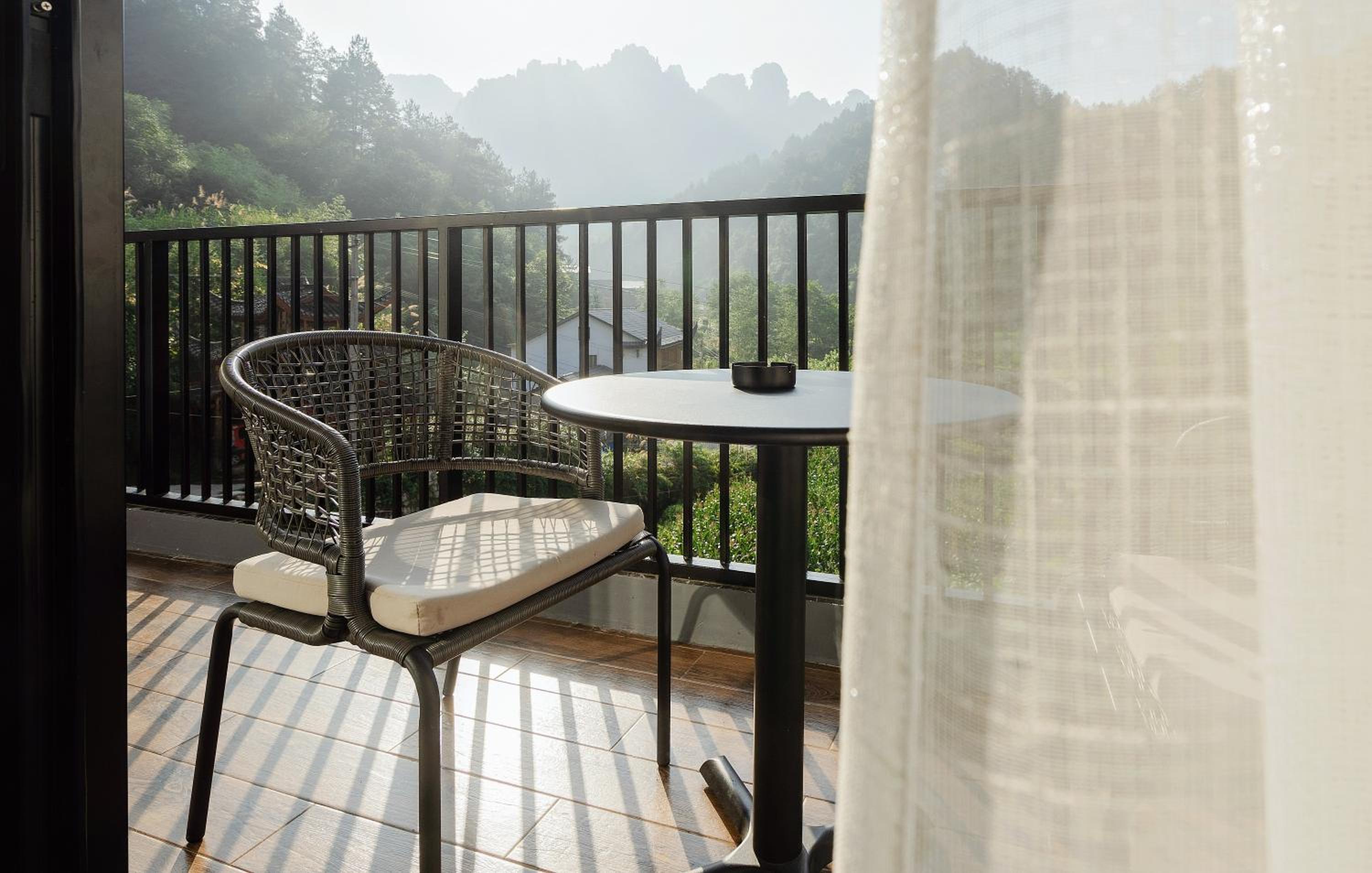 Whispering Mountains Boutique Hotel