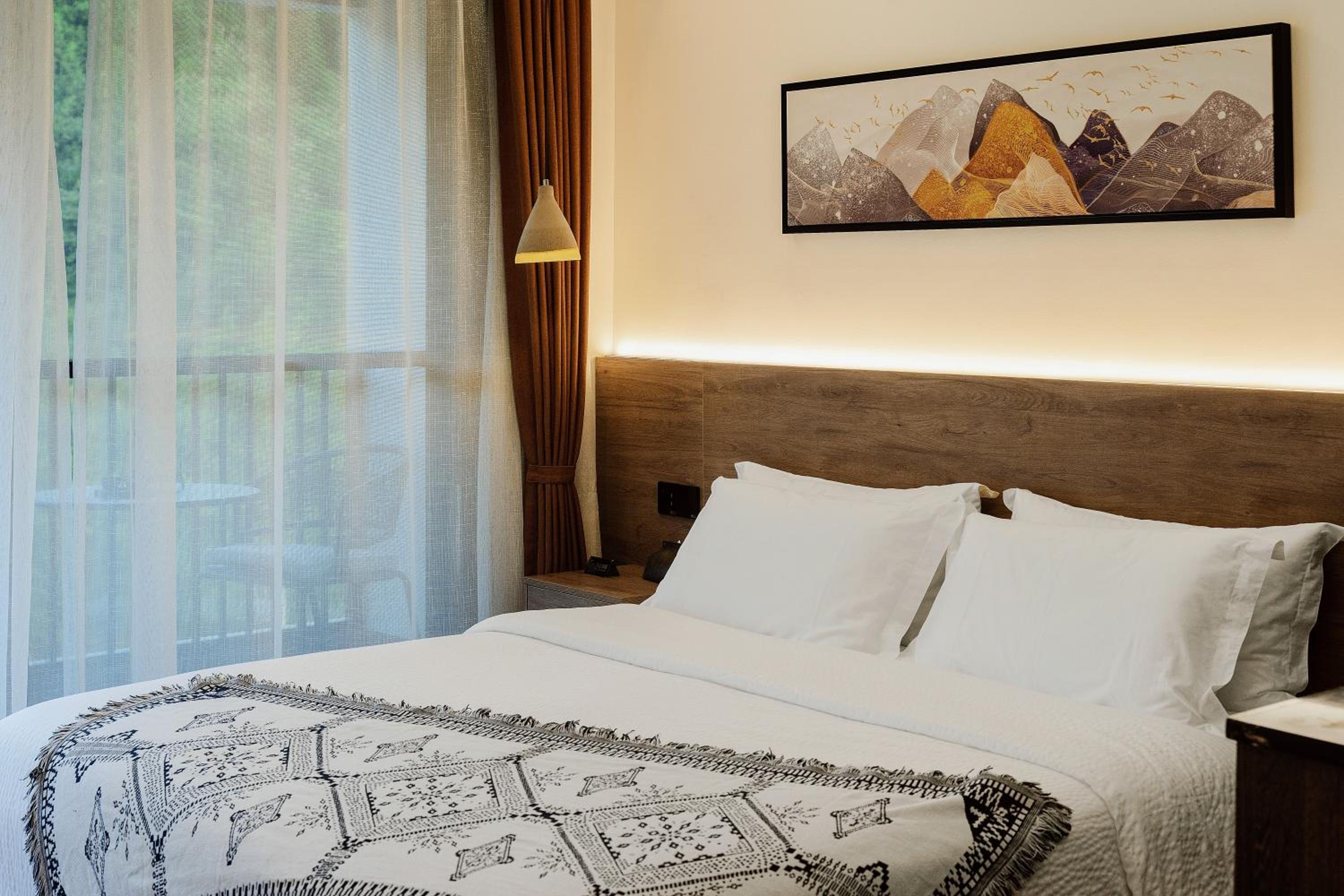 Whispering Mountains Boutique Hotel