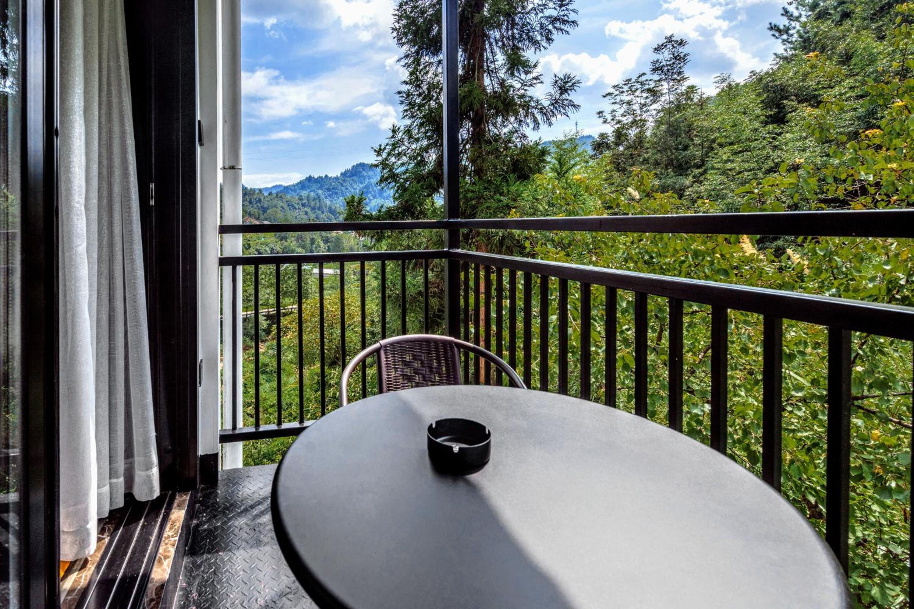 Whispering Mountains Boutique Hotel