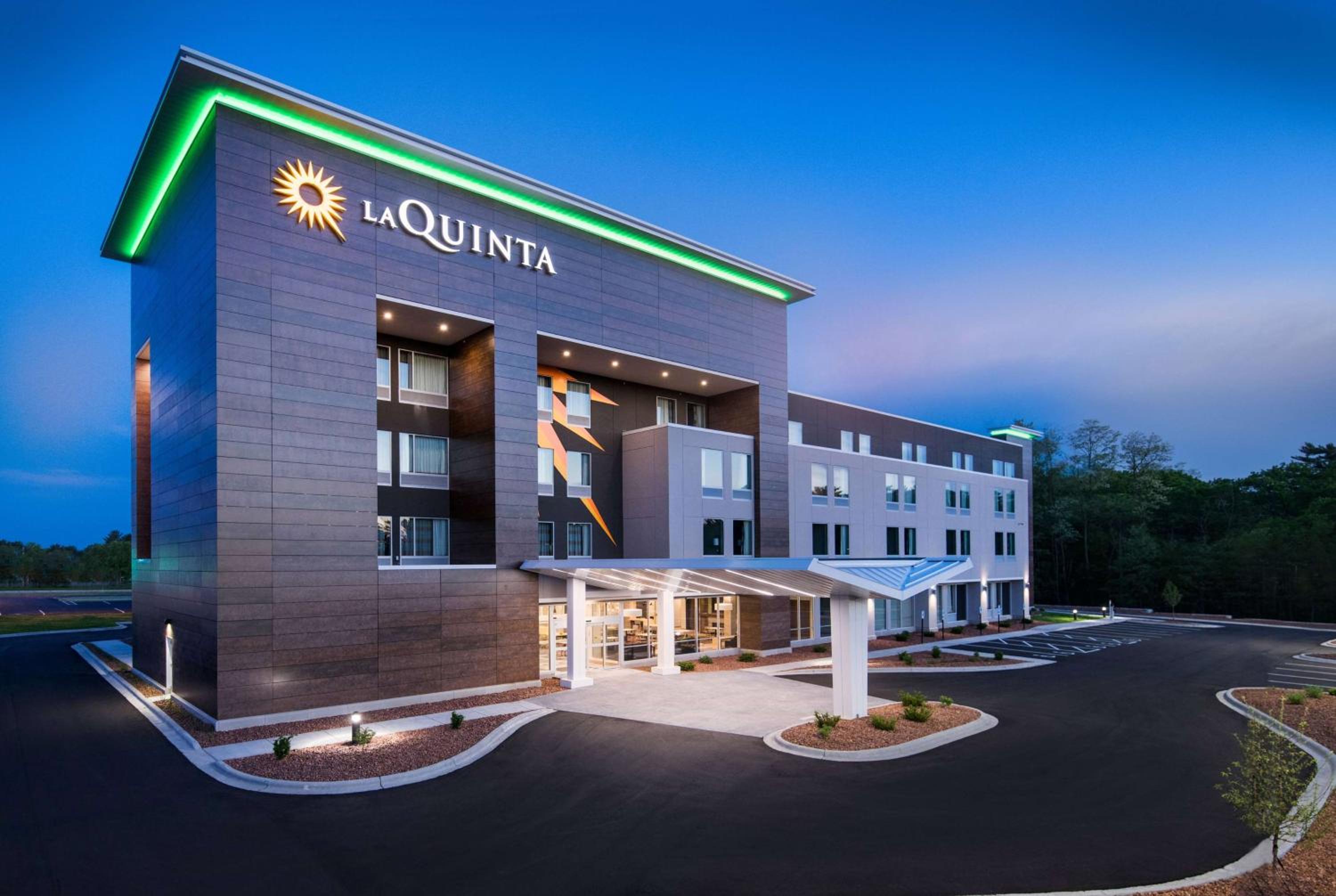 Hotel La Quinta Inn & Suites by Wyndham Wisconsin Dells- Lake Delton - Image 1