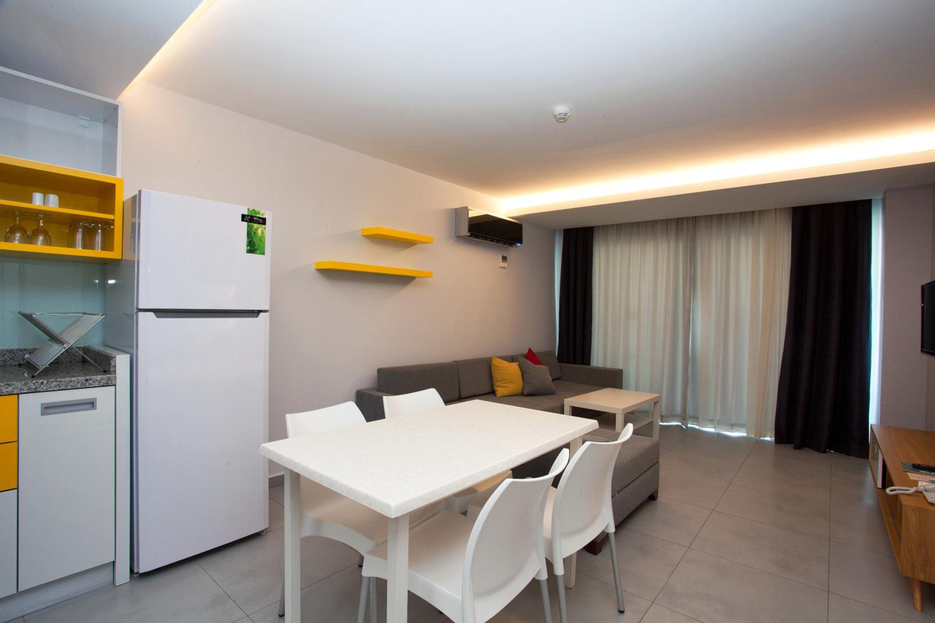 Green Garden Suites Hotel - Image 8